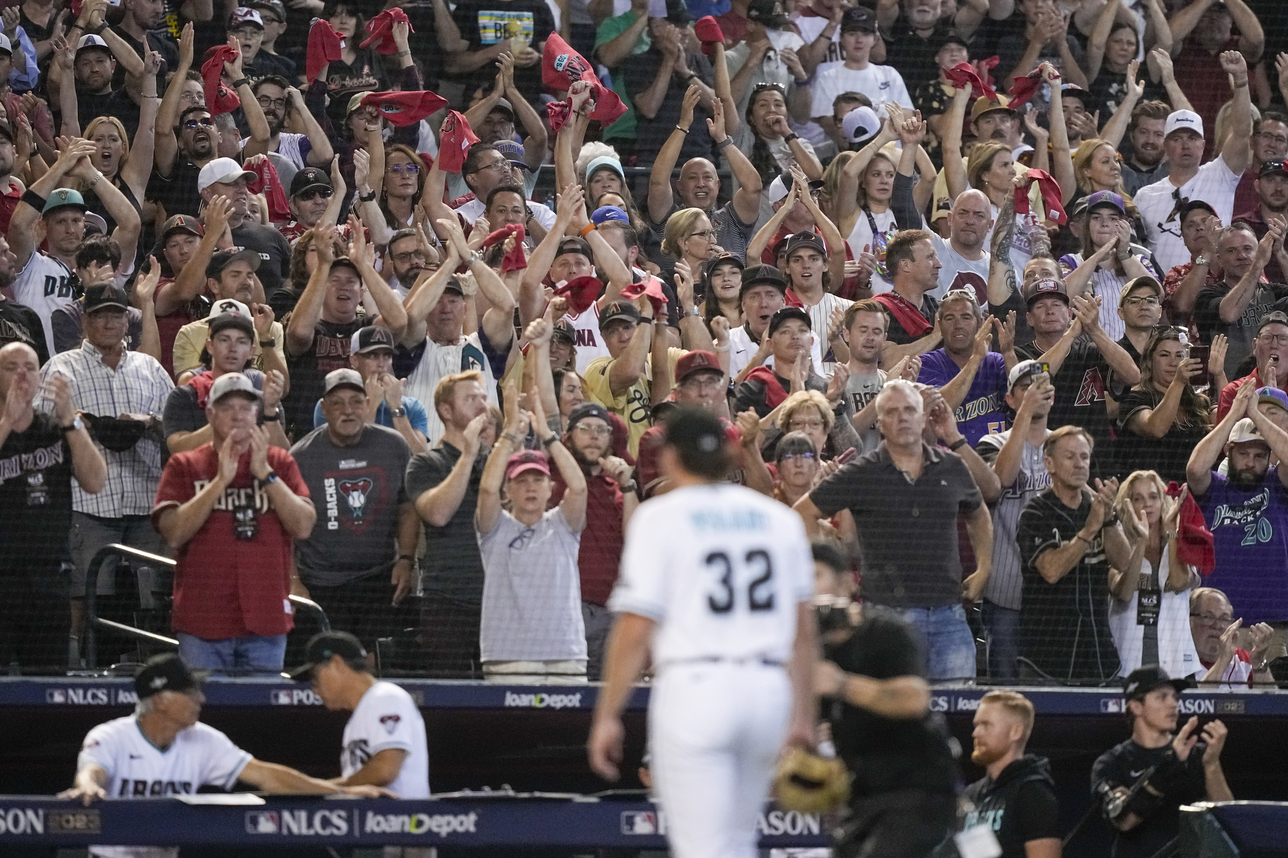 Arizona Diamondbacks fans implore team to return to purple and teal uniform:  'It's time