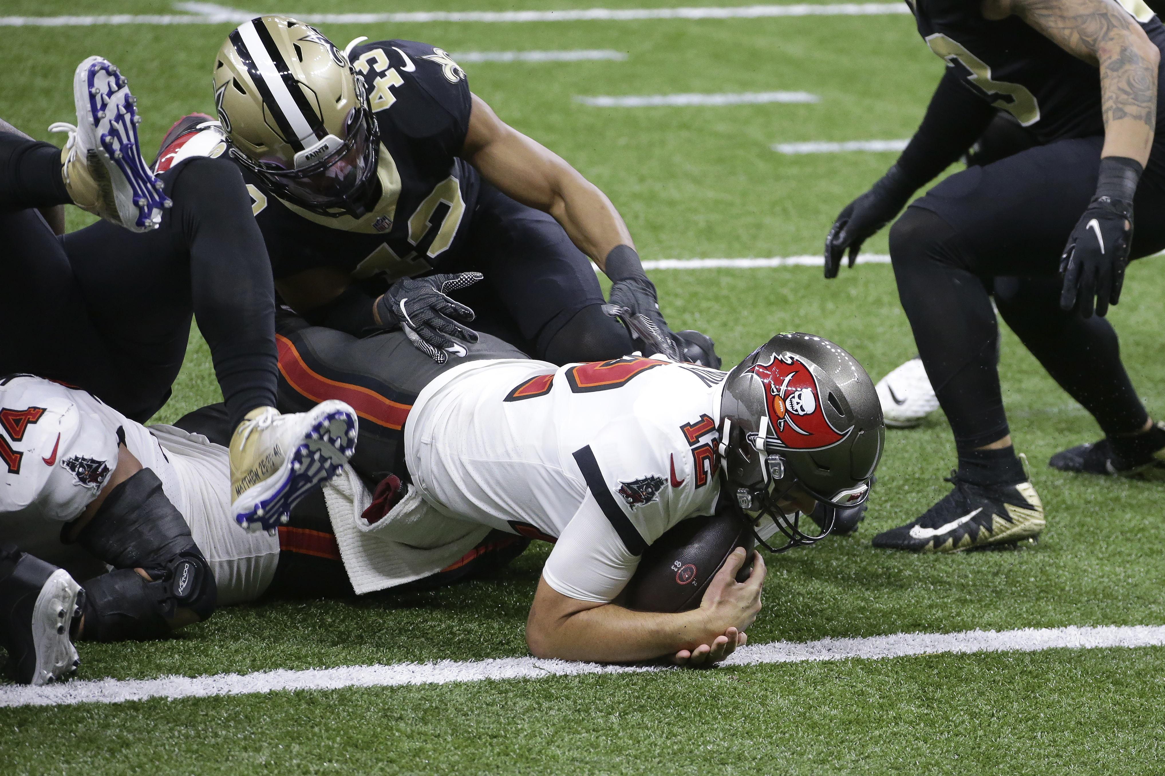 Buccaneers 30, Saints 20: Ageless Brady, Bucs advance to NFC title game