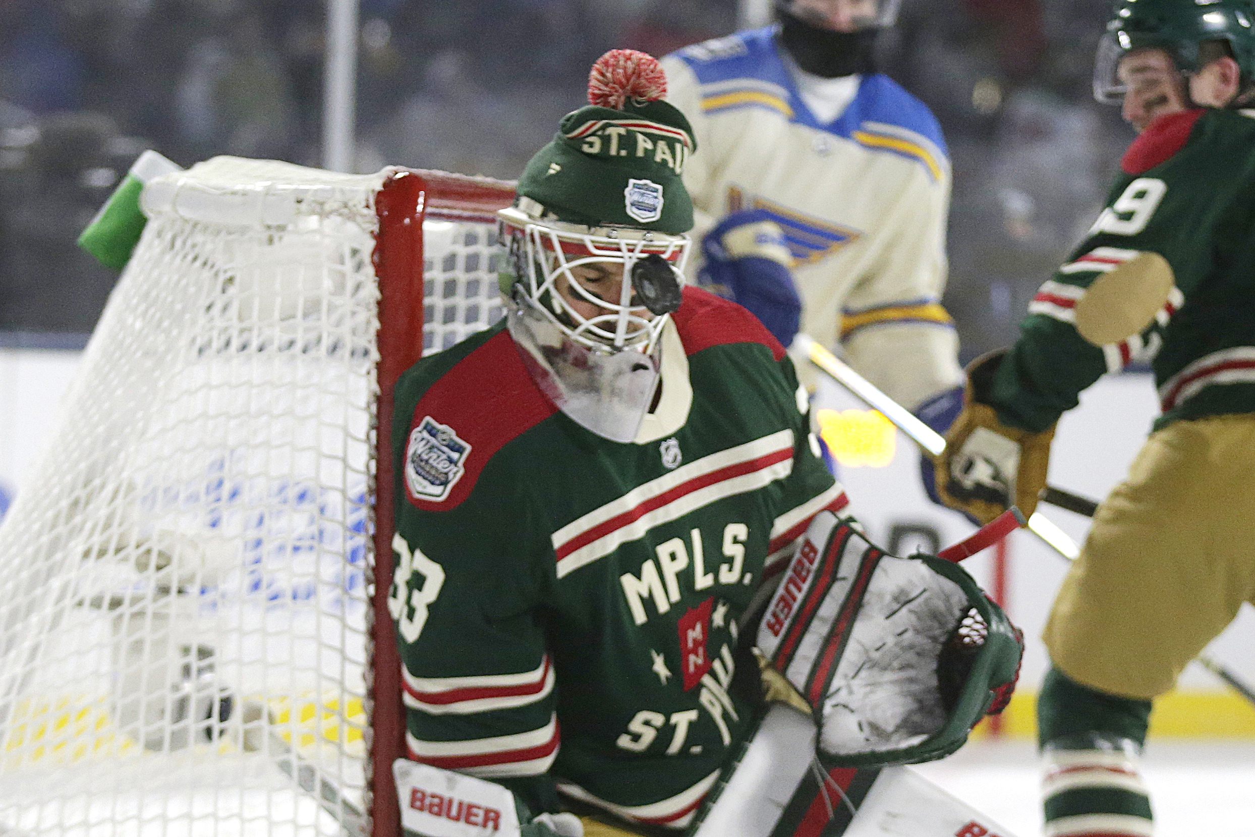 Cam Talbot announces Mads Søgaard as the February NHL Rookie of