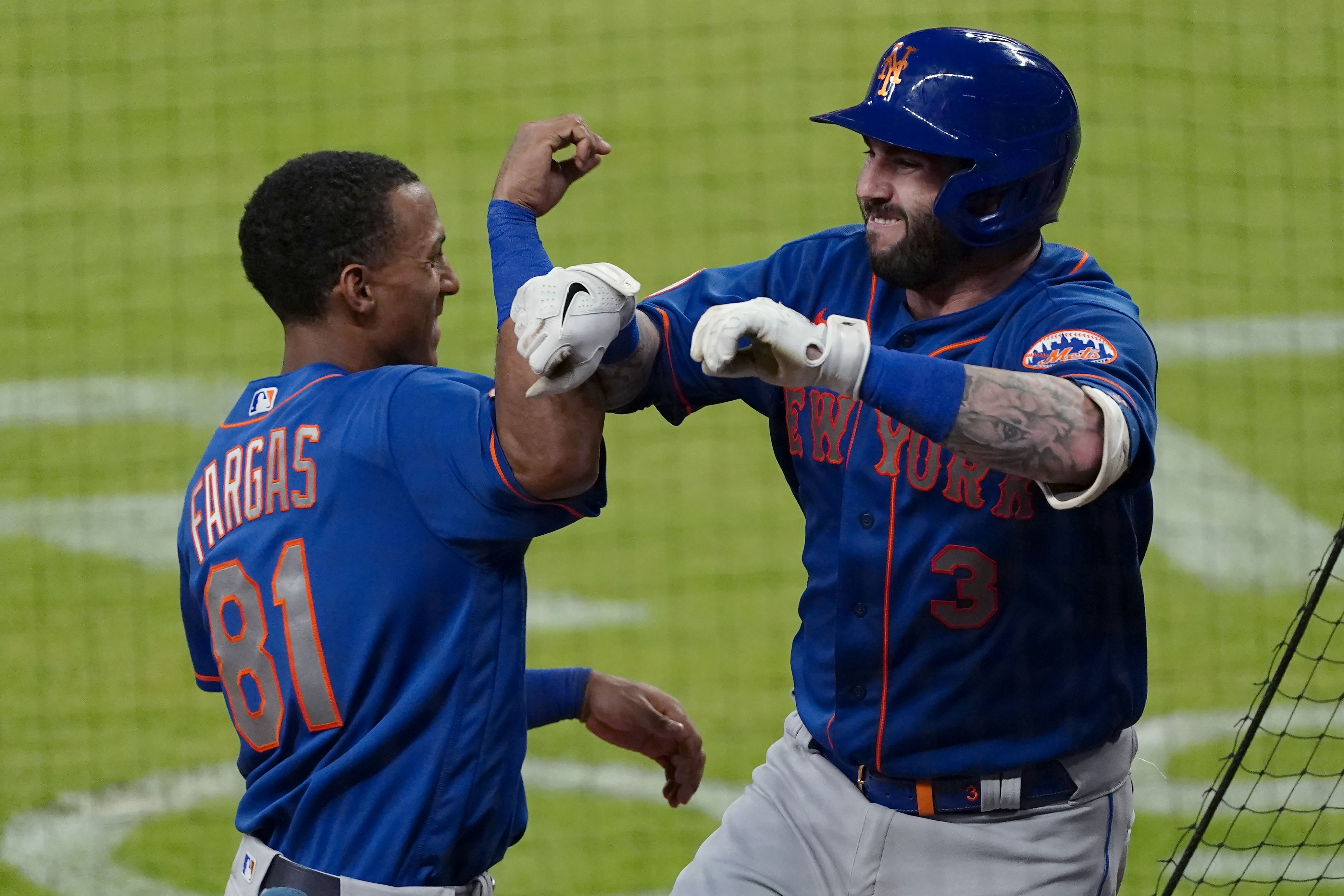 Pillar back on bench, banged-up Mets edge Braves on Nido HR