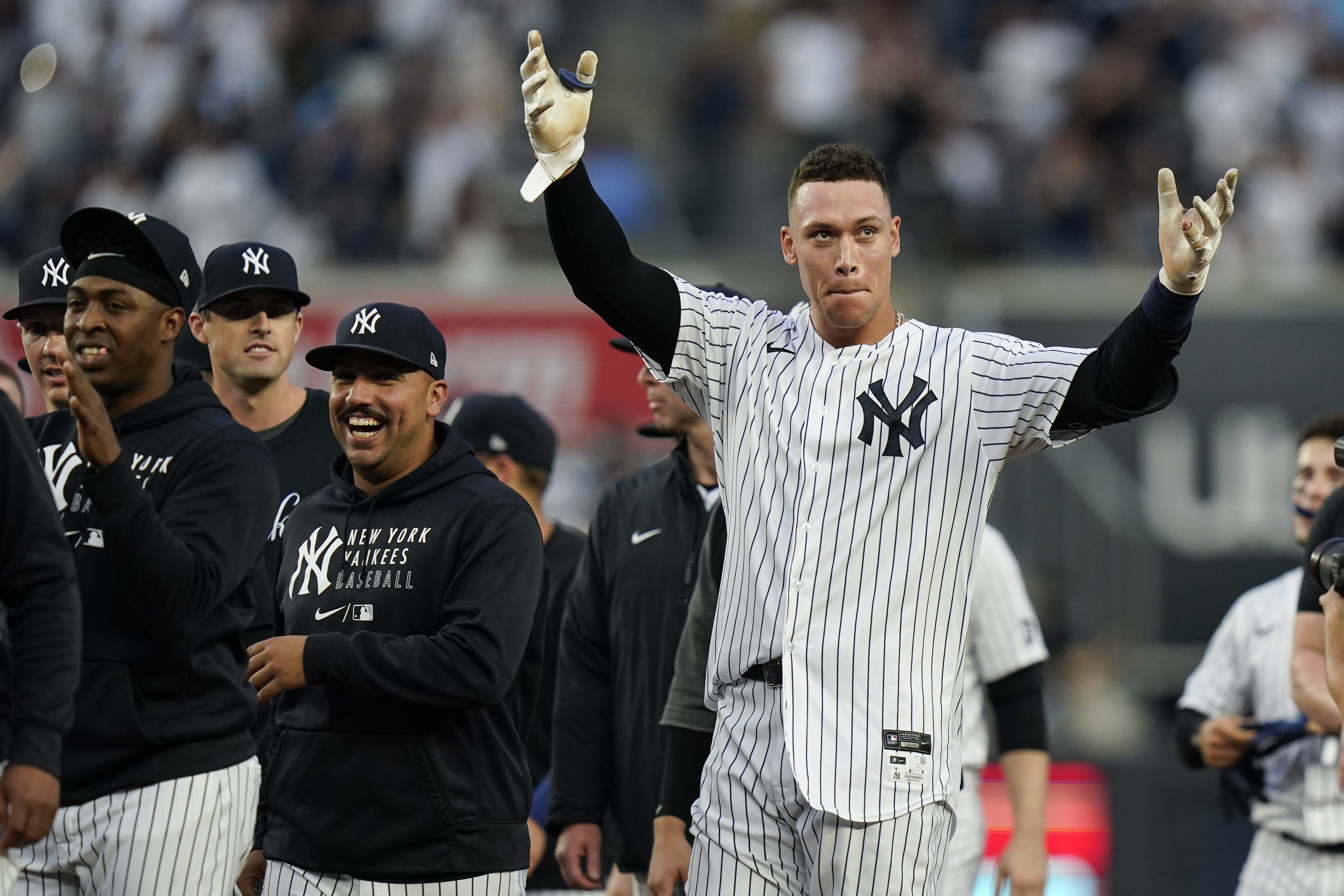 Walker hits big home run, Yankees hold on to beat Sox 