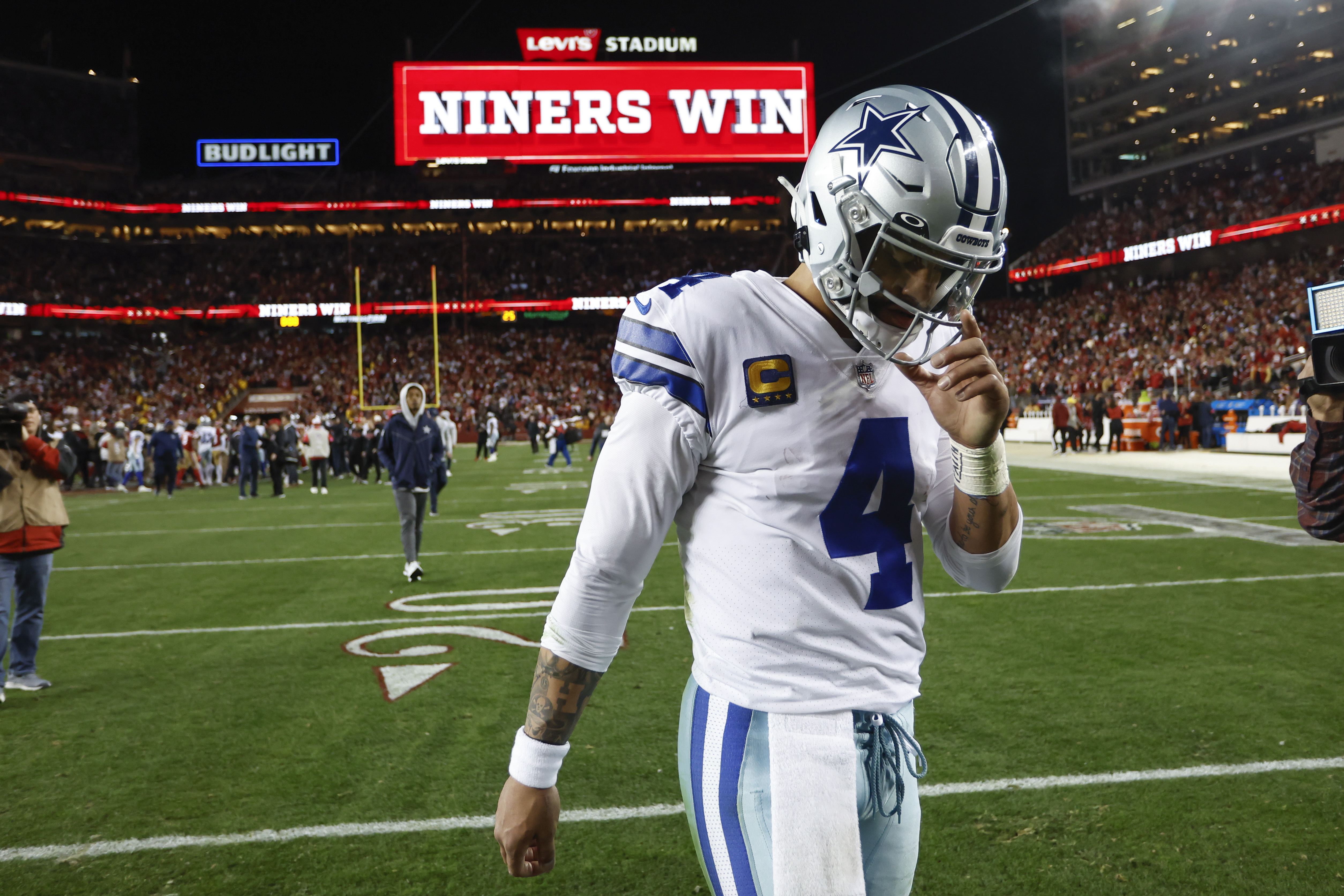 Cowboys rip error-prone Giants for worst shutout loss in series