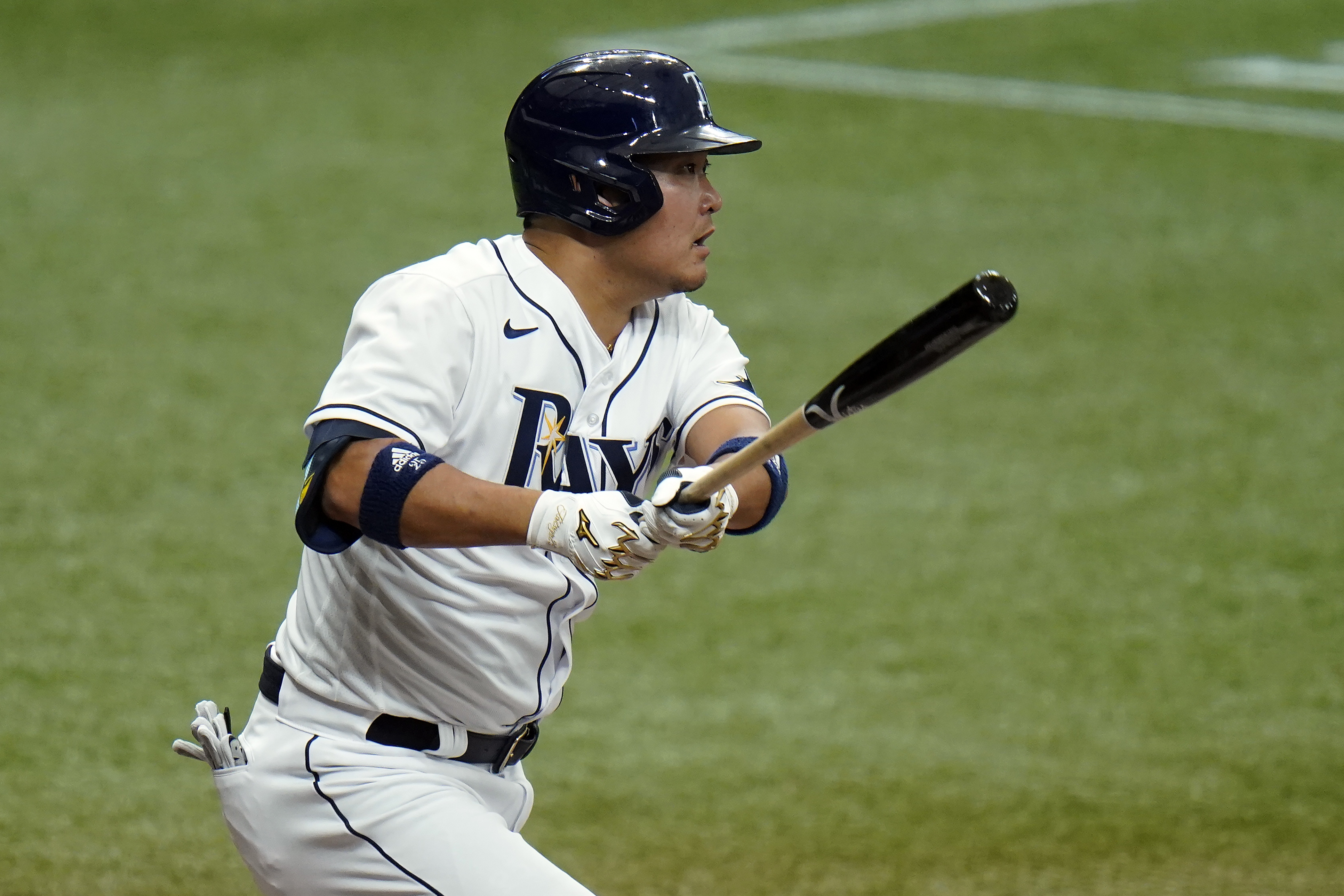 WALK-OFF OUT OF THE PARK! Yoshi Tsutsugo leaves the building for an epic  walk-off homer! 