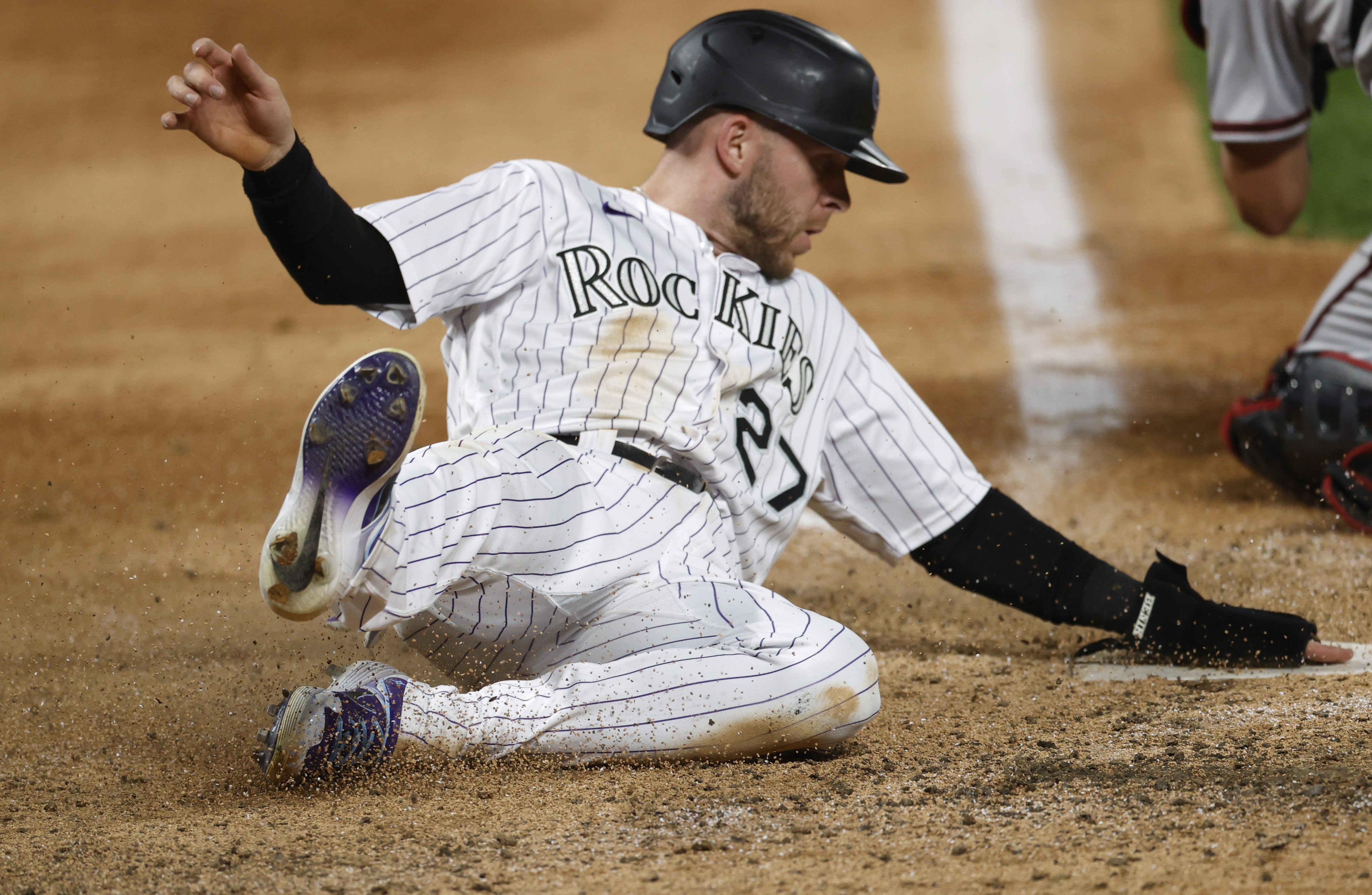 Blackmon raises batting average to .500, Rockies top Arizona