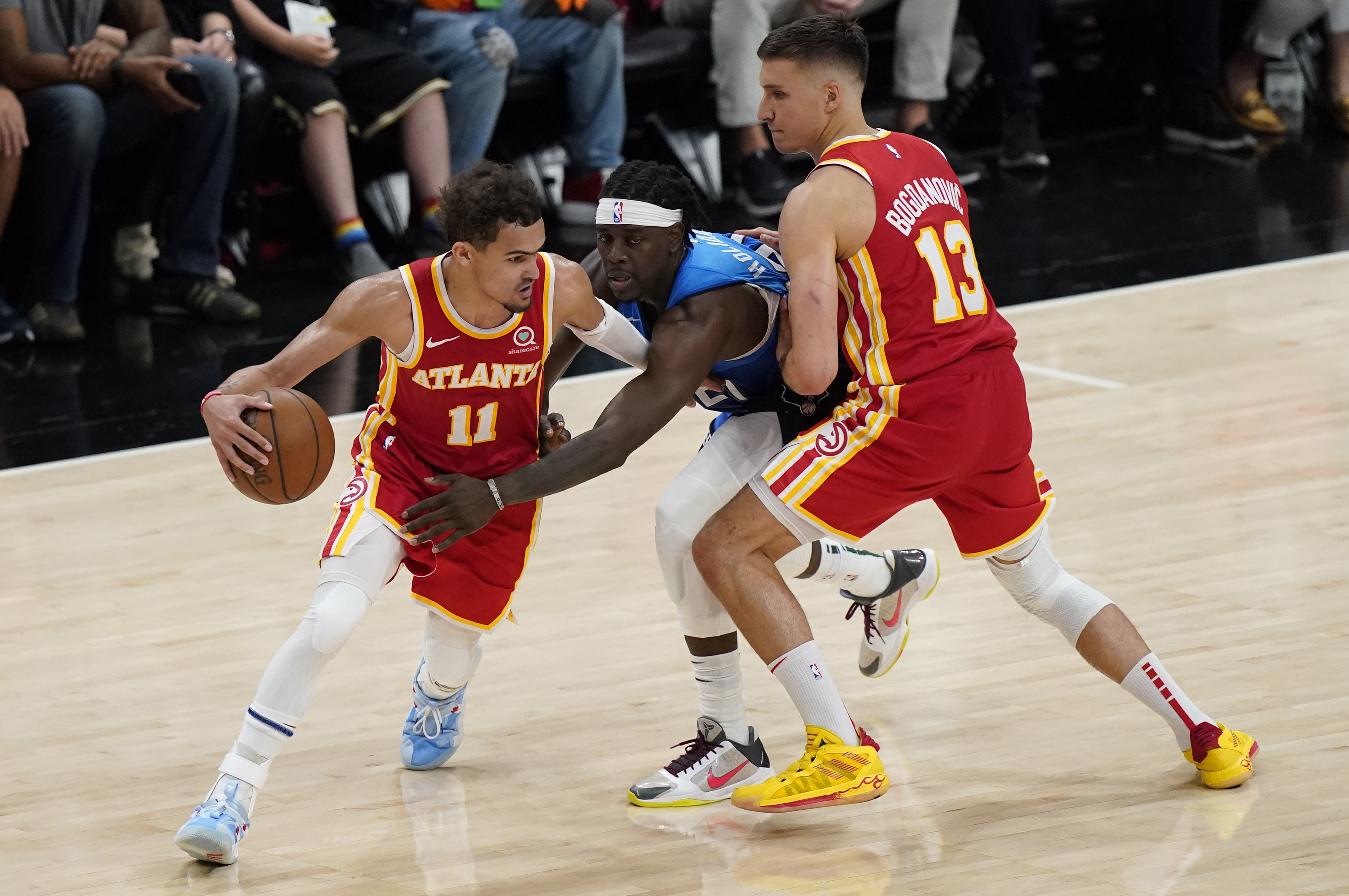 Trae Young goes through practice, says ankle 'feels great