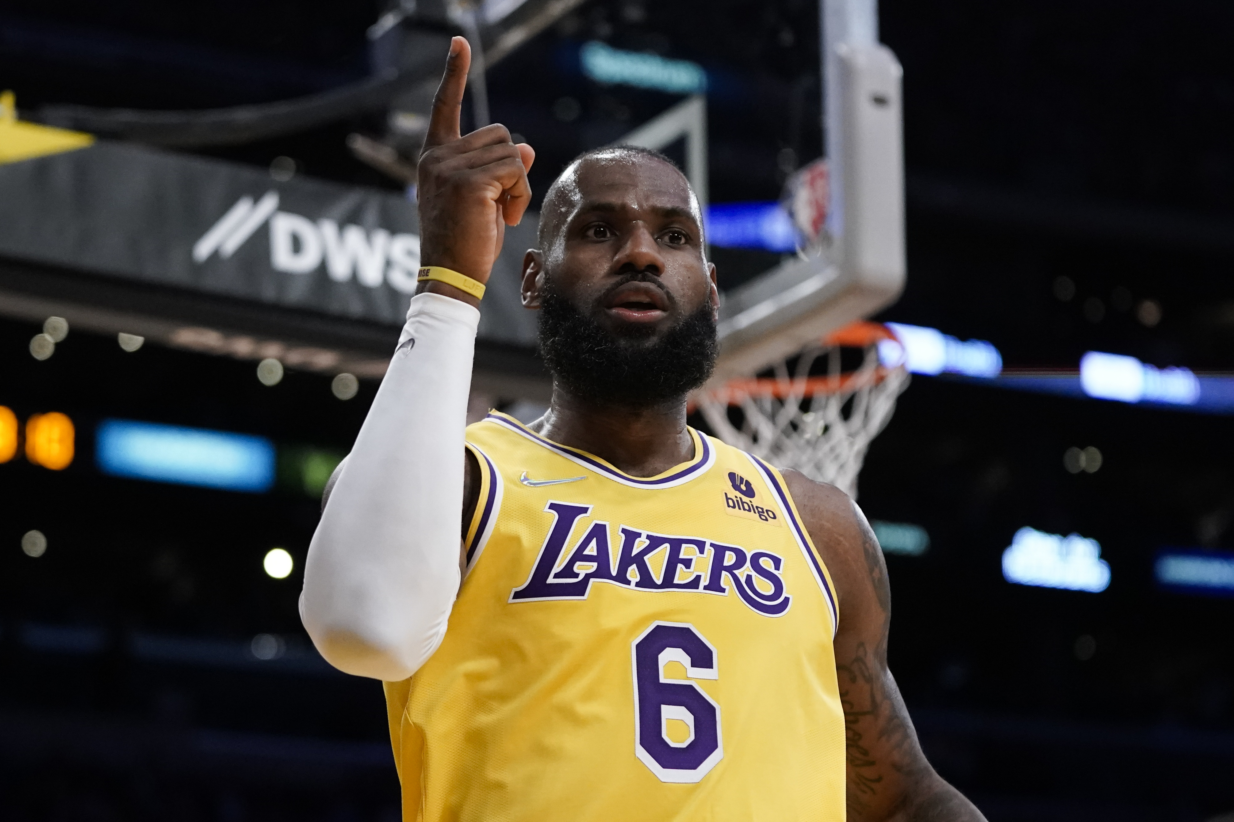 LeBron James passes Karl Malone for 2nd all-time in scoring