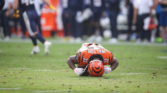 NFL's Mark Walton Bizarrely Skips & Sprints Out Of Jail After