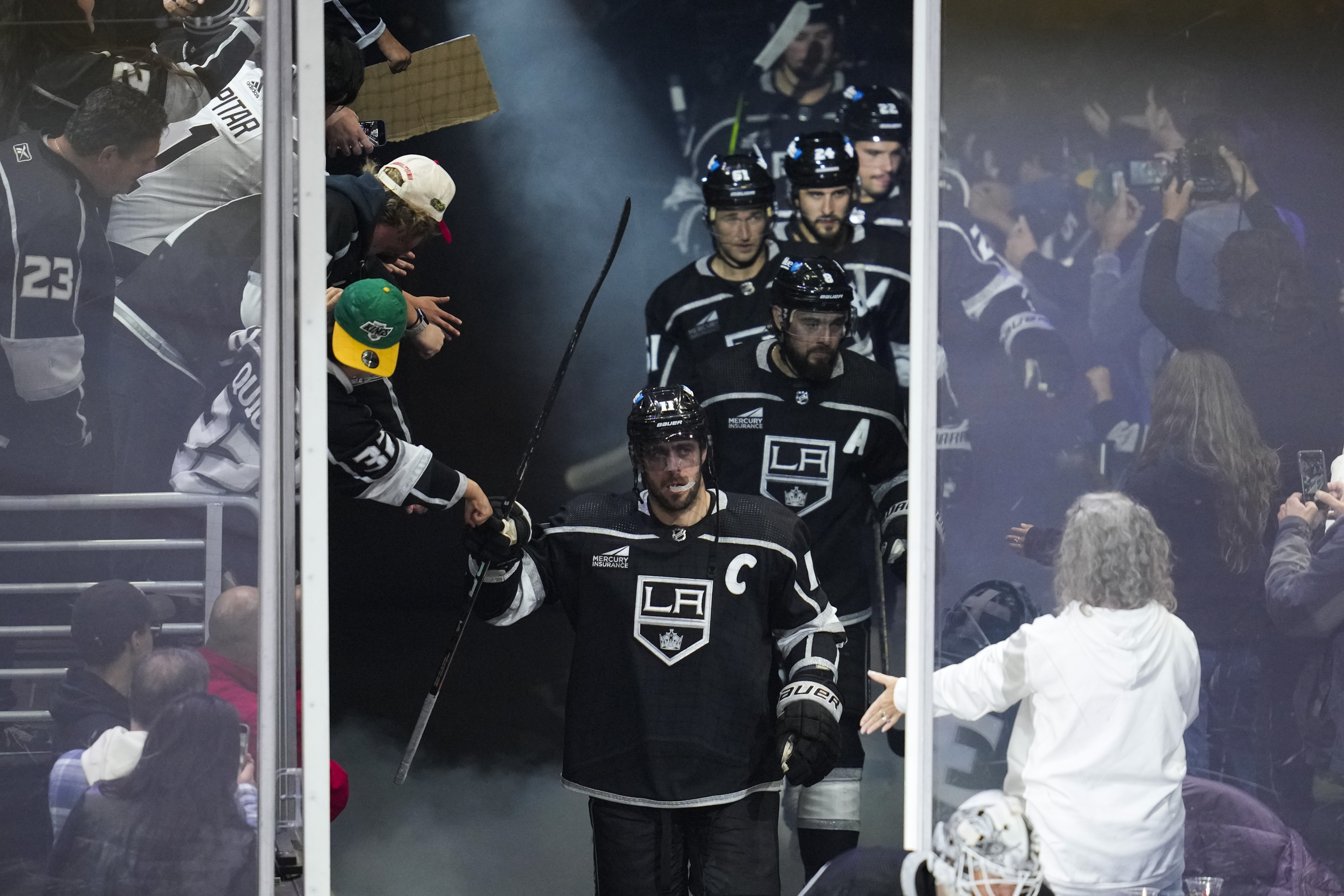 Kopitar celebrates Stanley Cup victory with family 