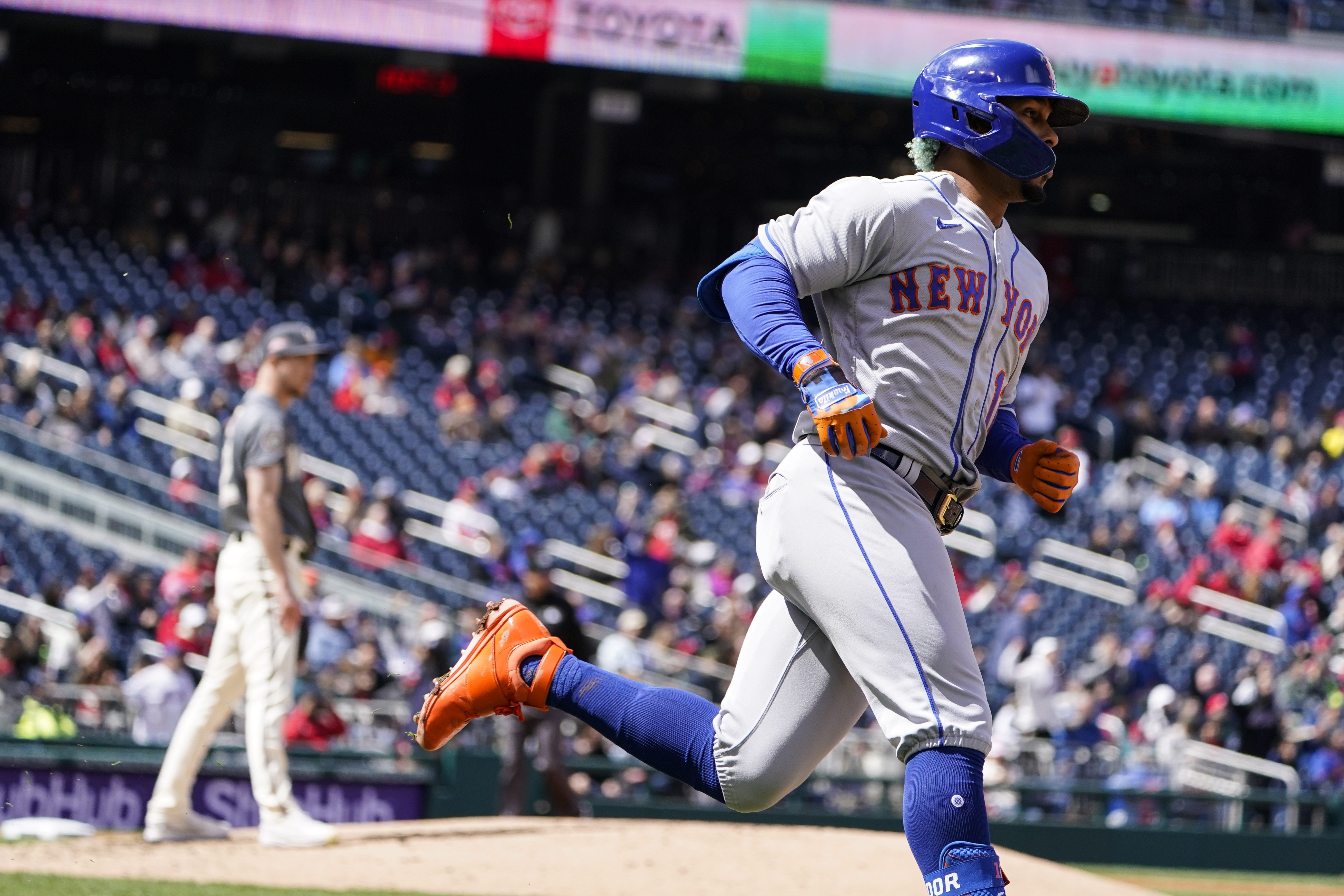 Cruz homers, keys Nats over Mets 4-2 with 8th-inning hit