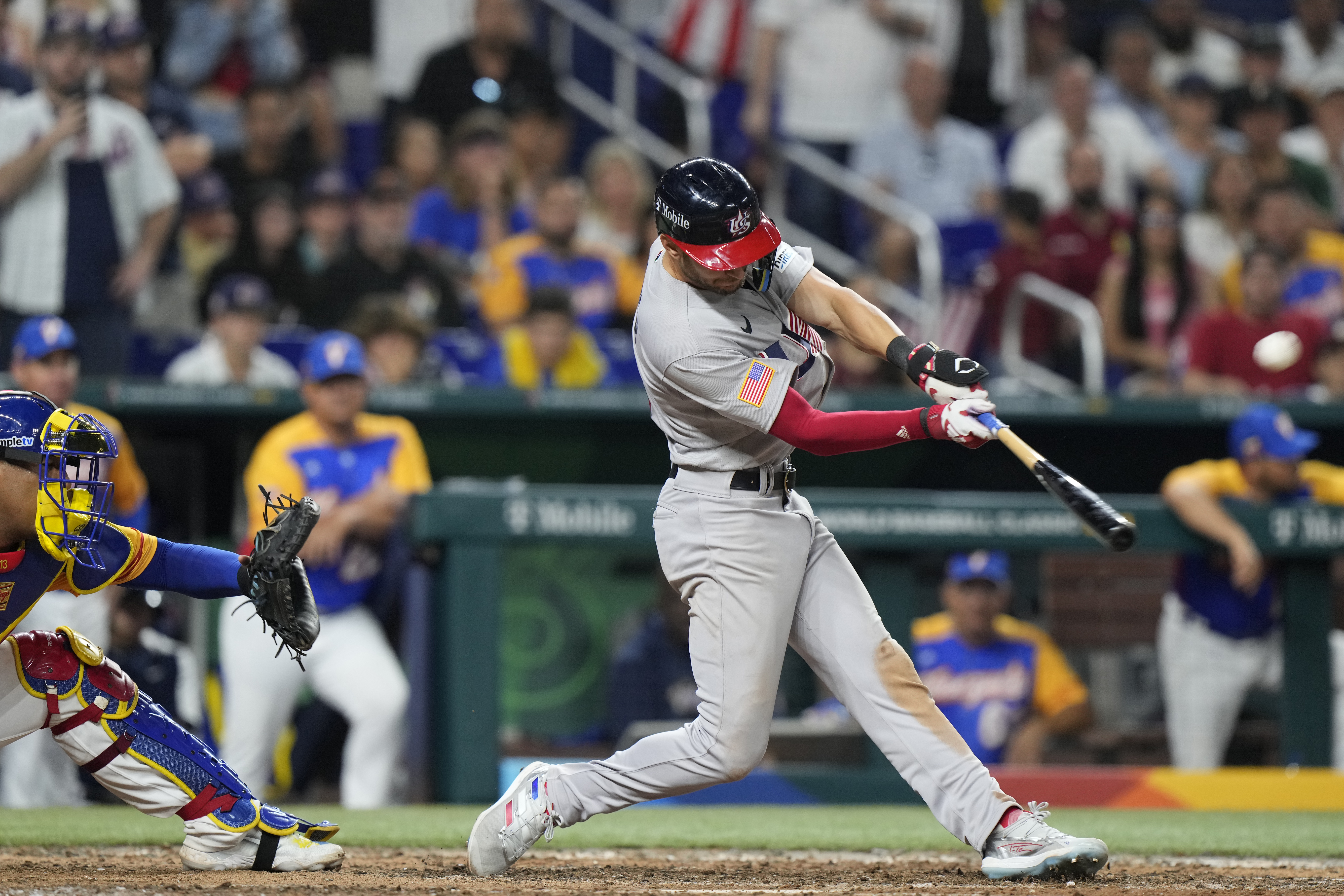 Jose Altuve gets hit on the hand by Bard and leaves the game : r/baseball