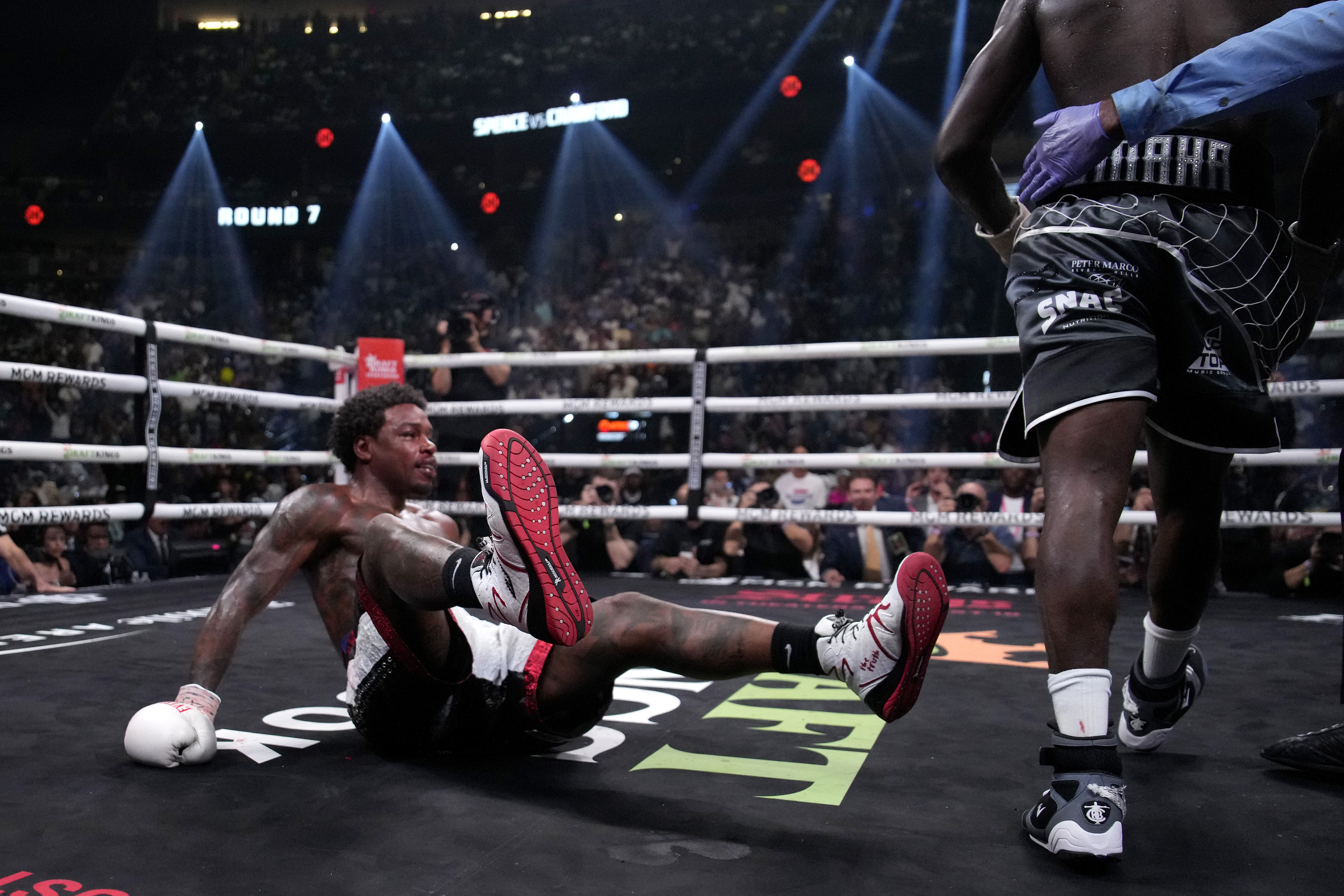 Crawford unifies welterweight division with 9th-round TKO in dominant performance over Spence