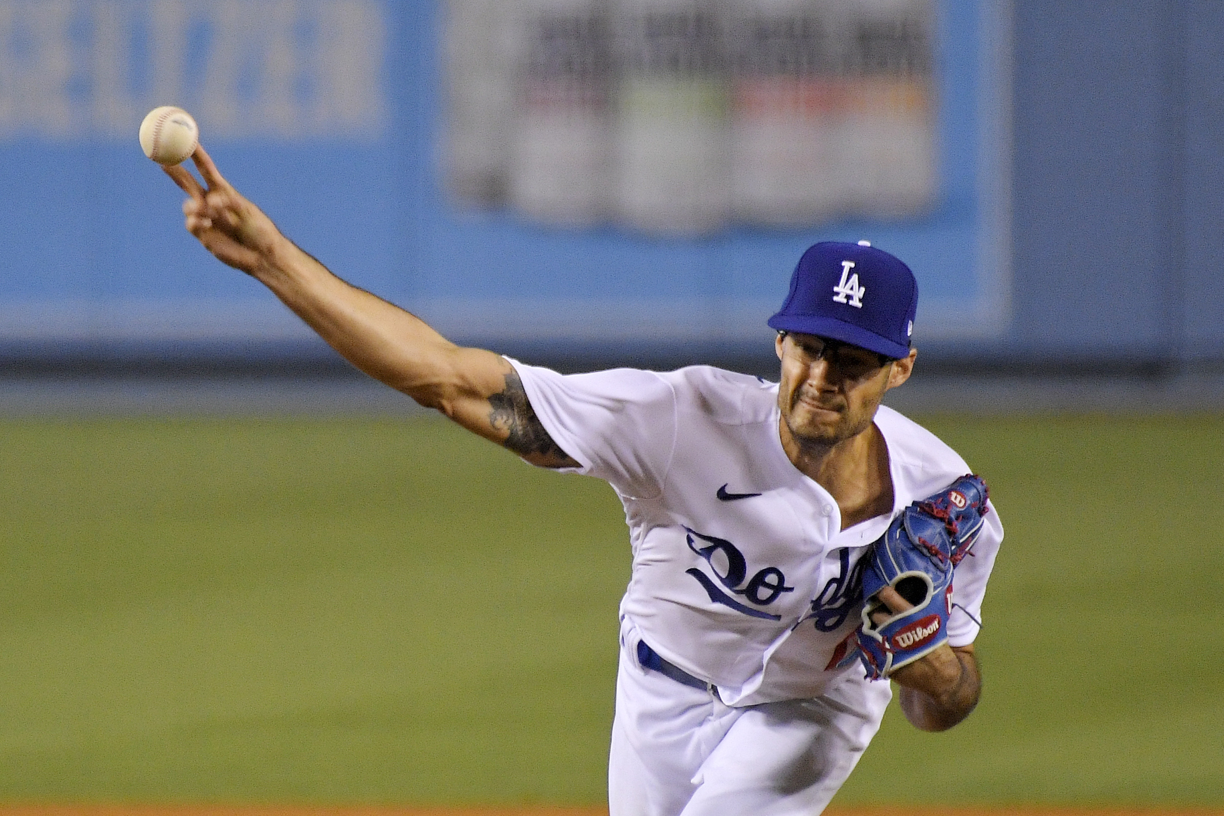 Dodgers' Joe Kelly suspended 8 games after throwing at Astros