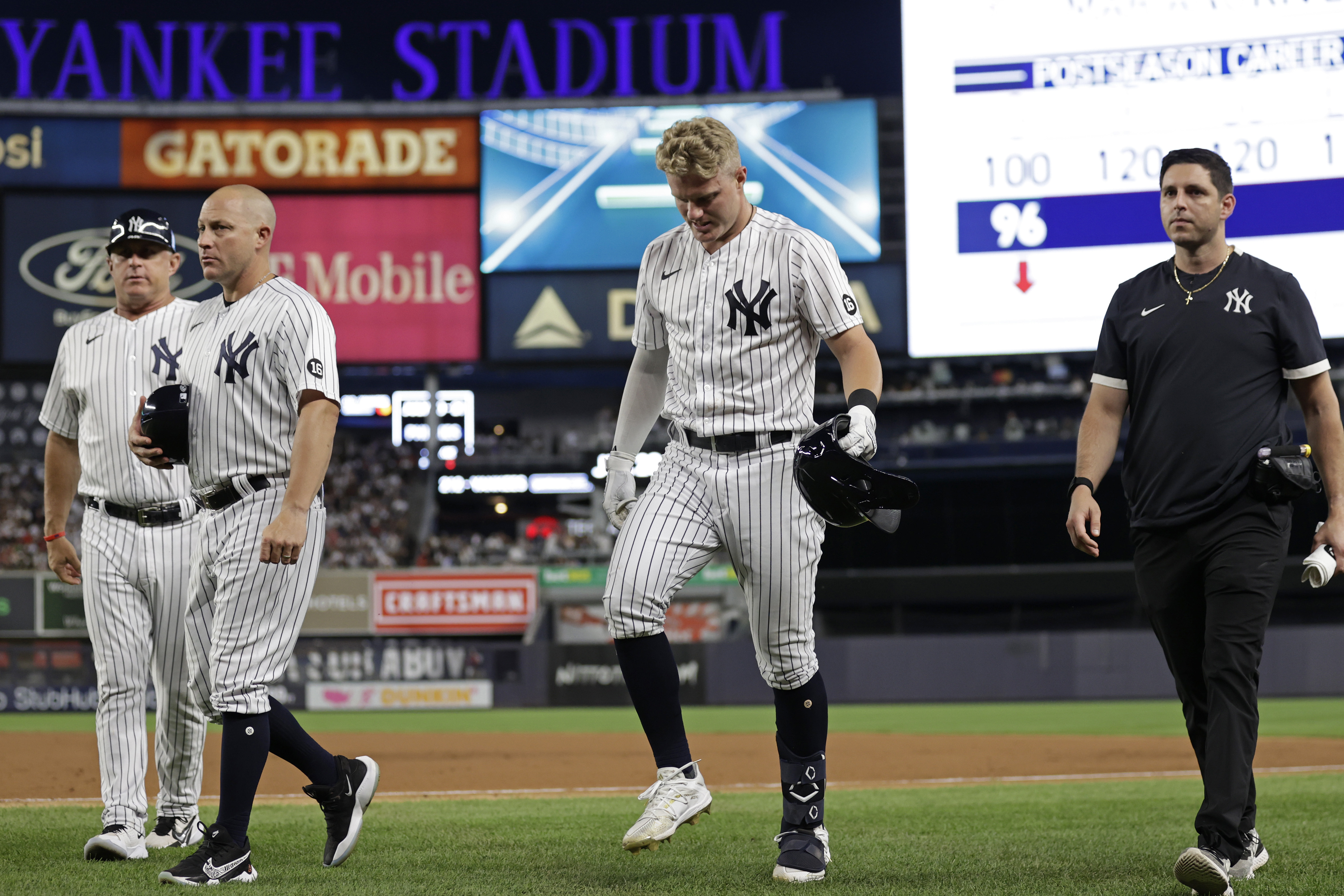 Yankees' Tim Locastro tears ACL after making leaping catch