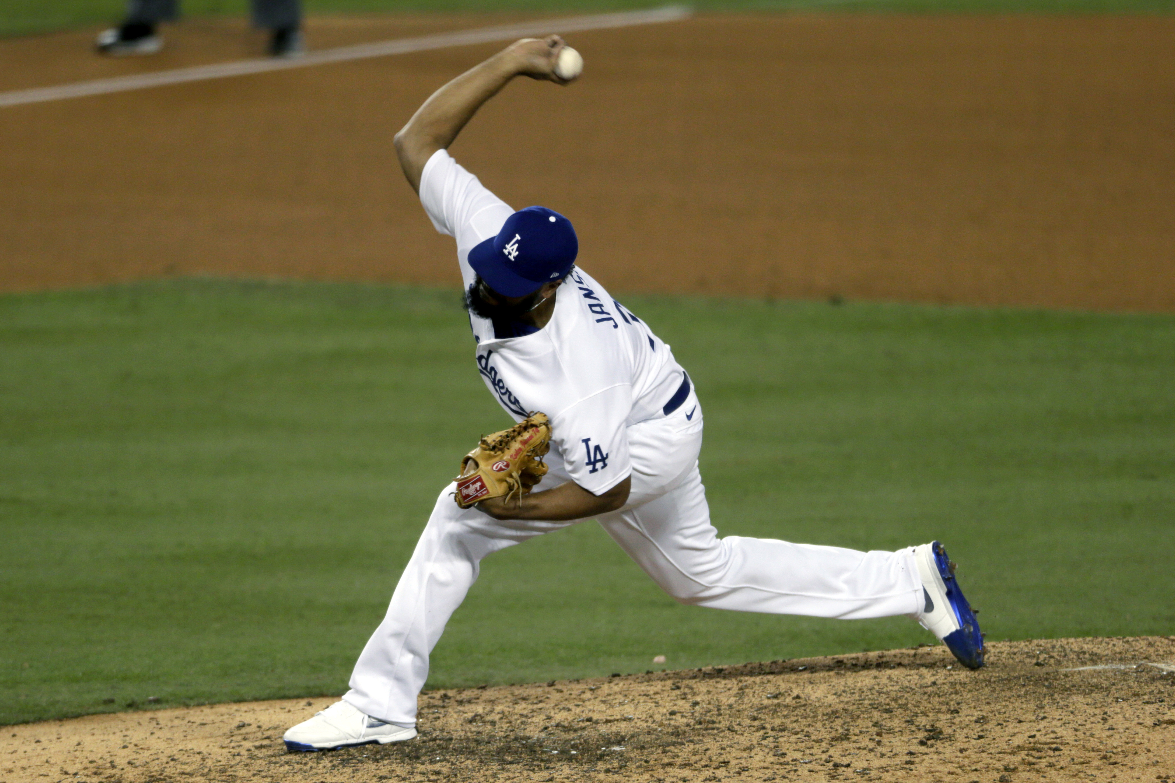 Dodgers Video: Chris Tucker Throws Out First Pitch At Dodger