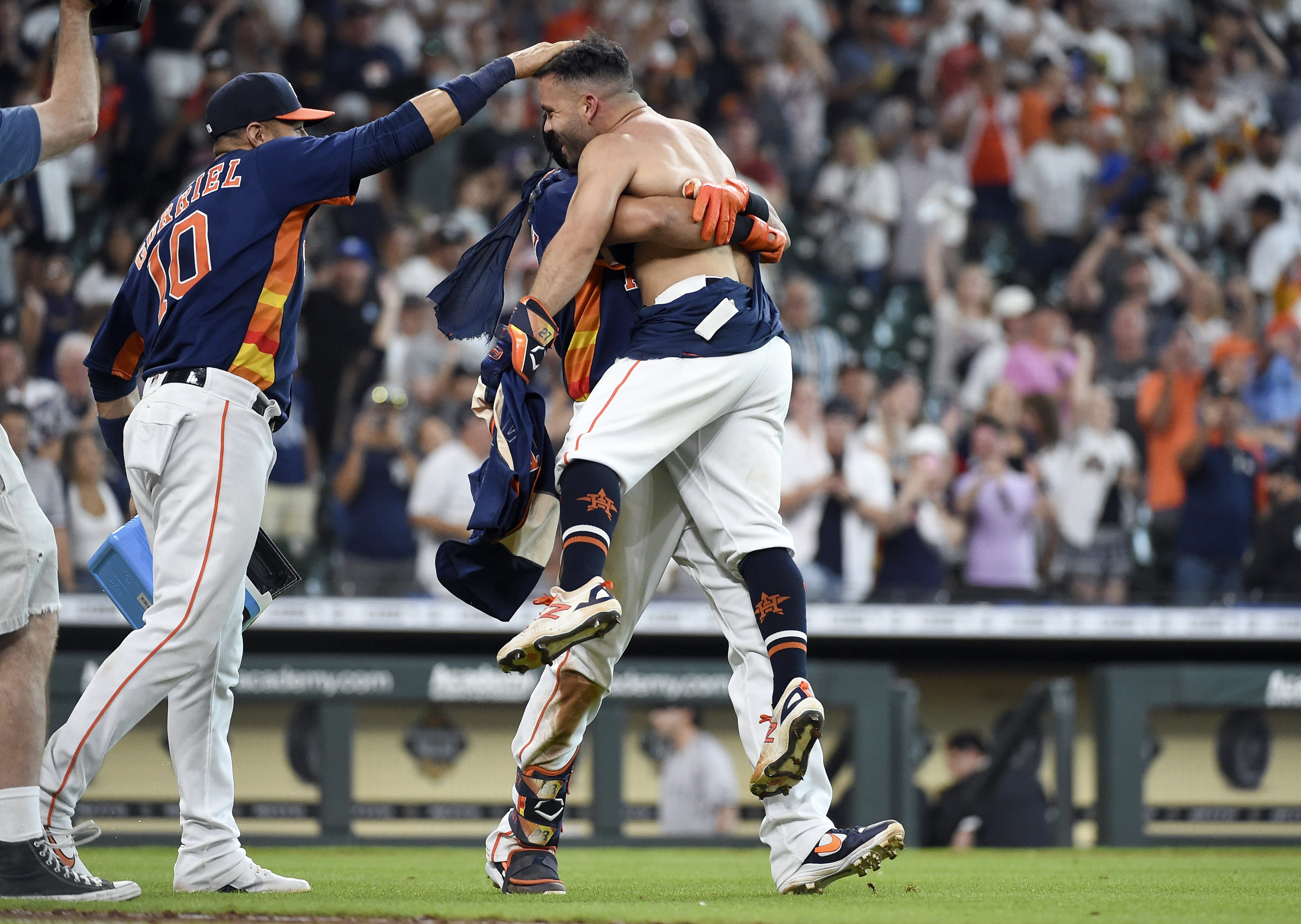 Gary Sanchez mocks Jose Altuve's jersey 'shyness' with great response