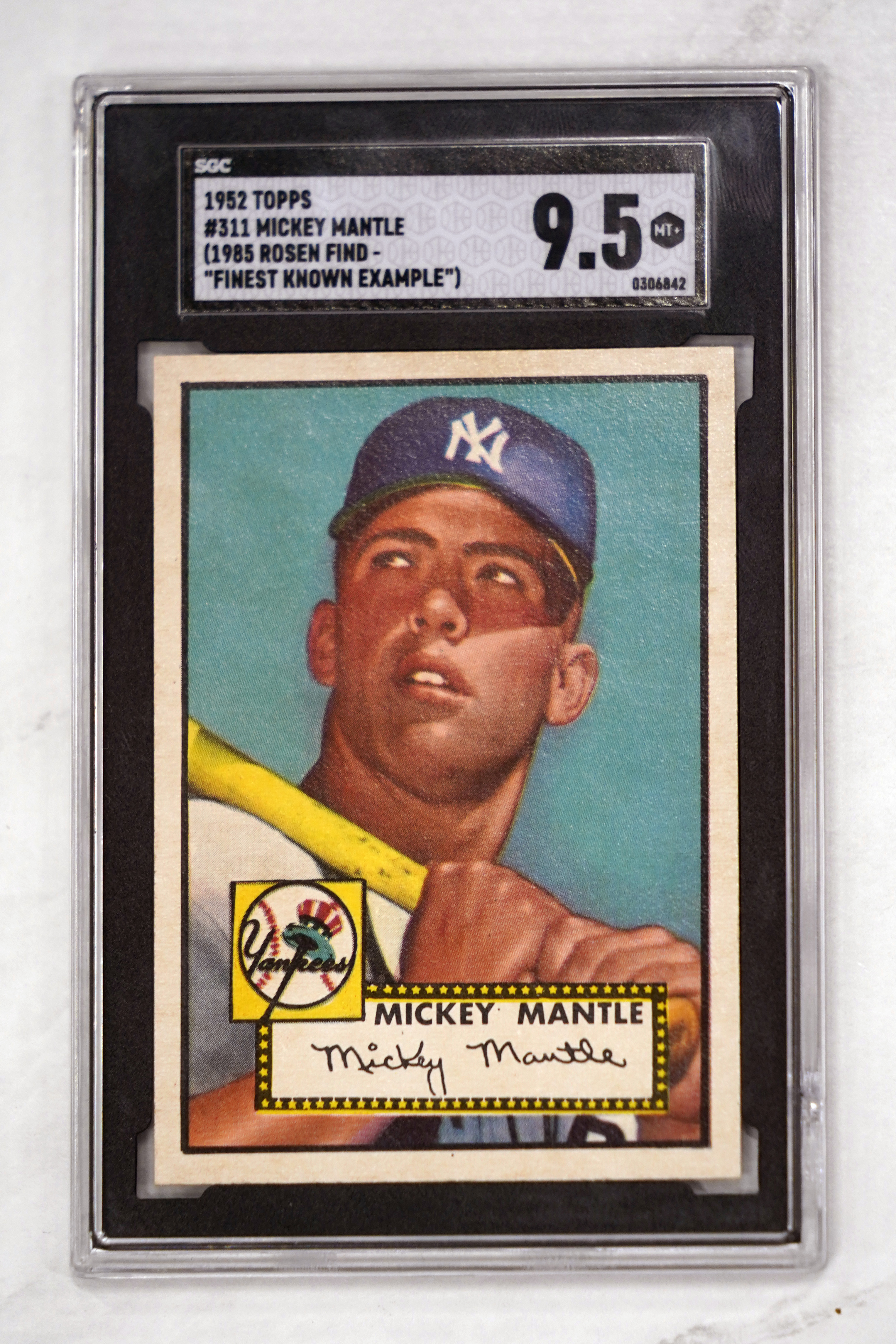 Mickey Mantle baseball card slugs a world record