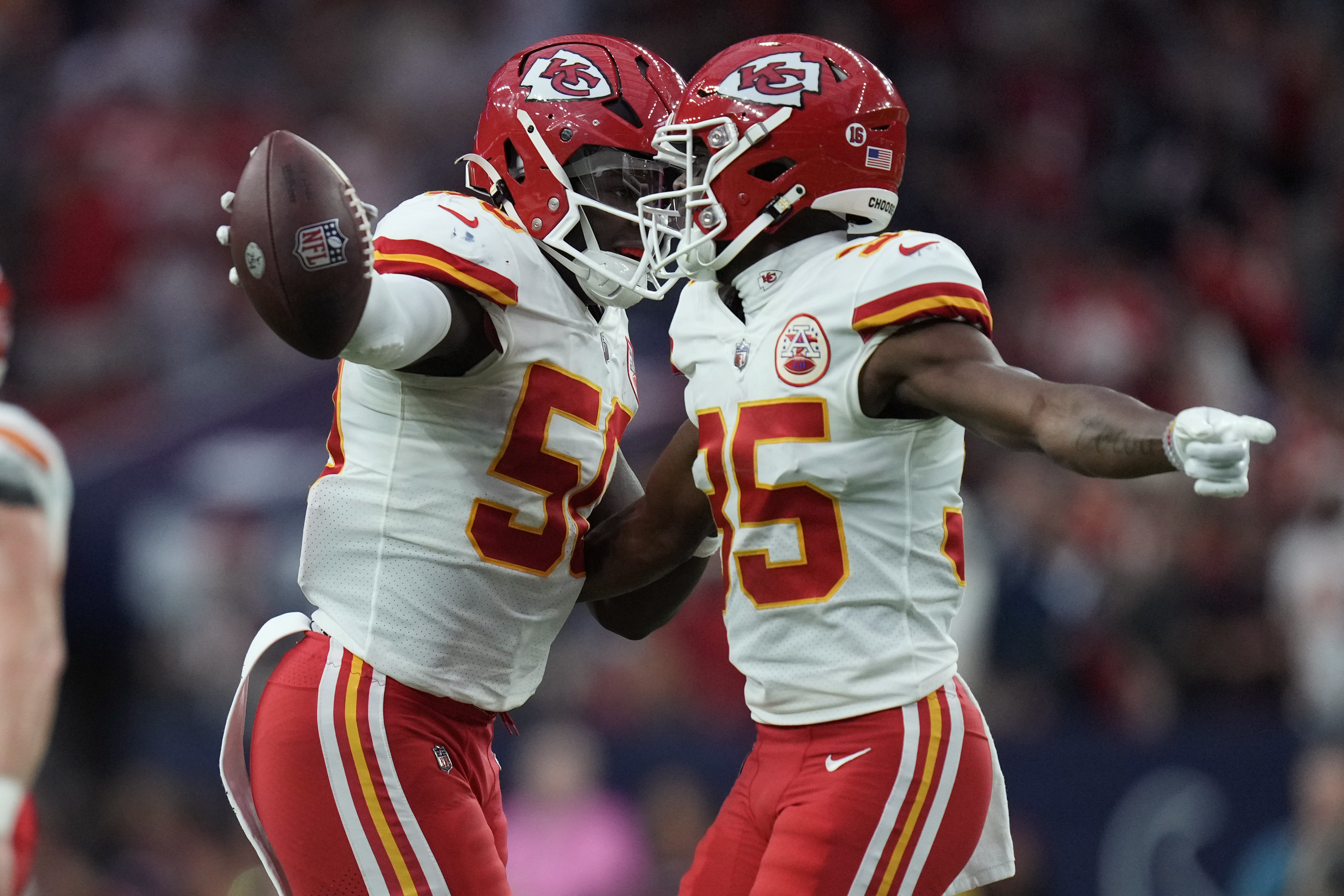 McKinnon's 26-yard run in OT lifts Chiefs over Texans 30-24 - ABC13 Houston