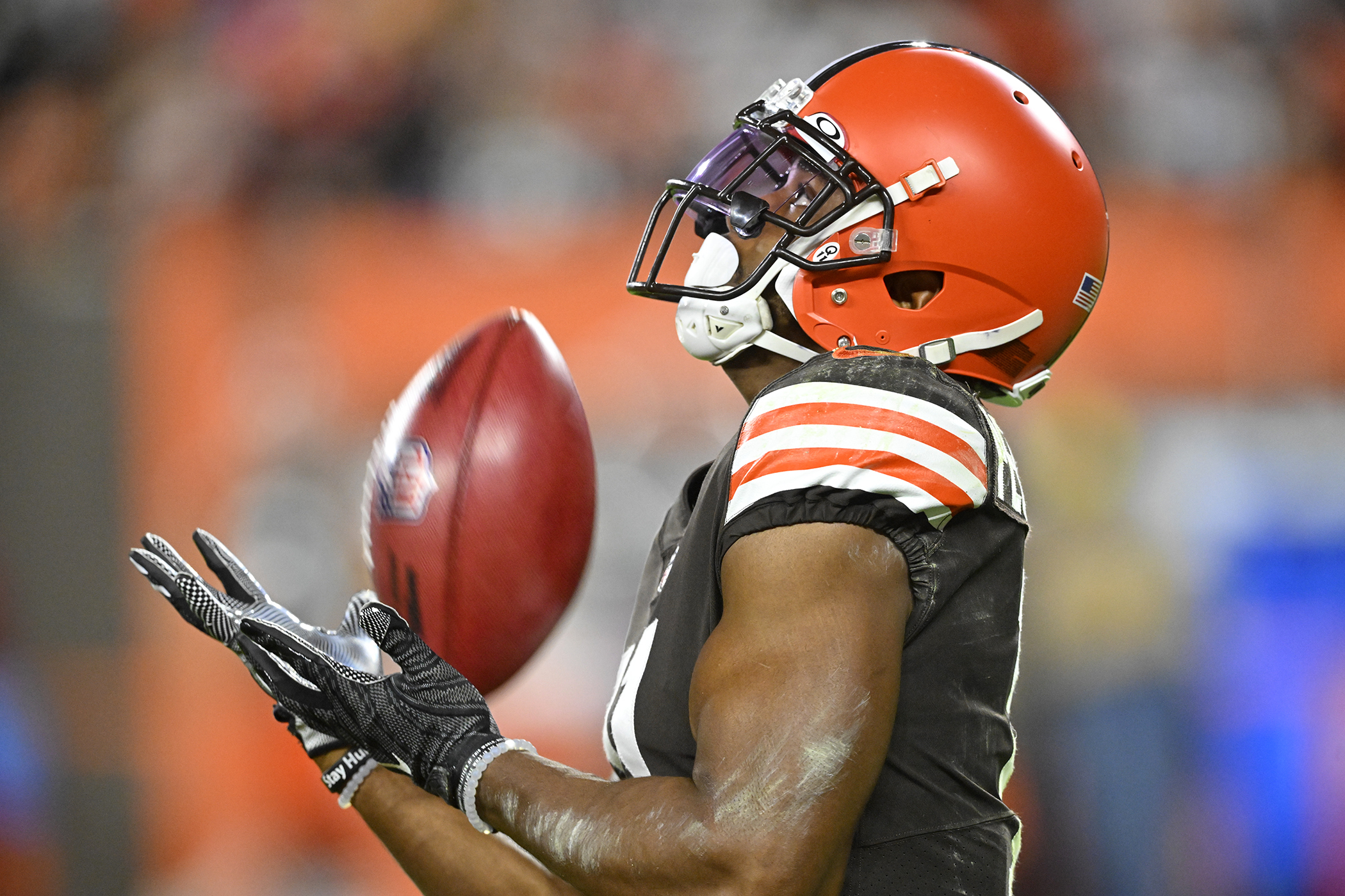 Nick Chubb runs for 2 TDs, Browns blast Joe Burrow, Bengals 32-13 - The  Globe and Mail