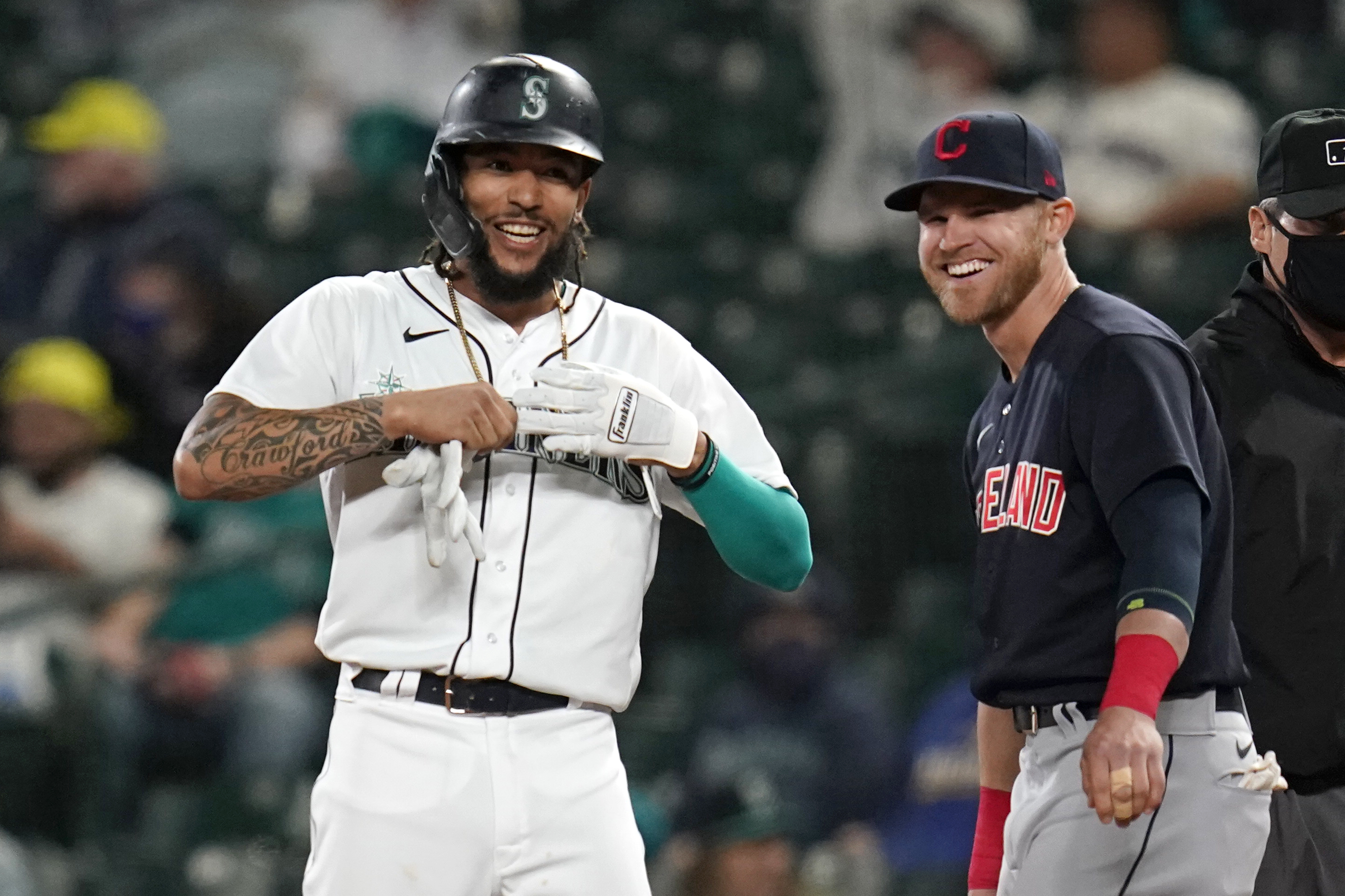 Cleveland's Zach Plesac loses no-hit bid vs. Seattle in 8th