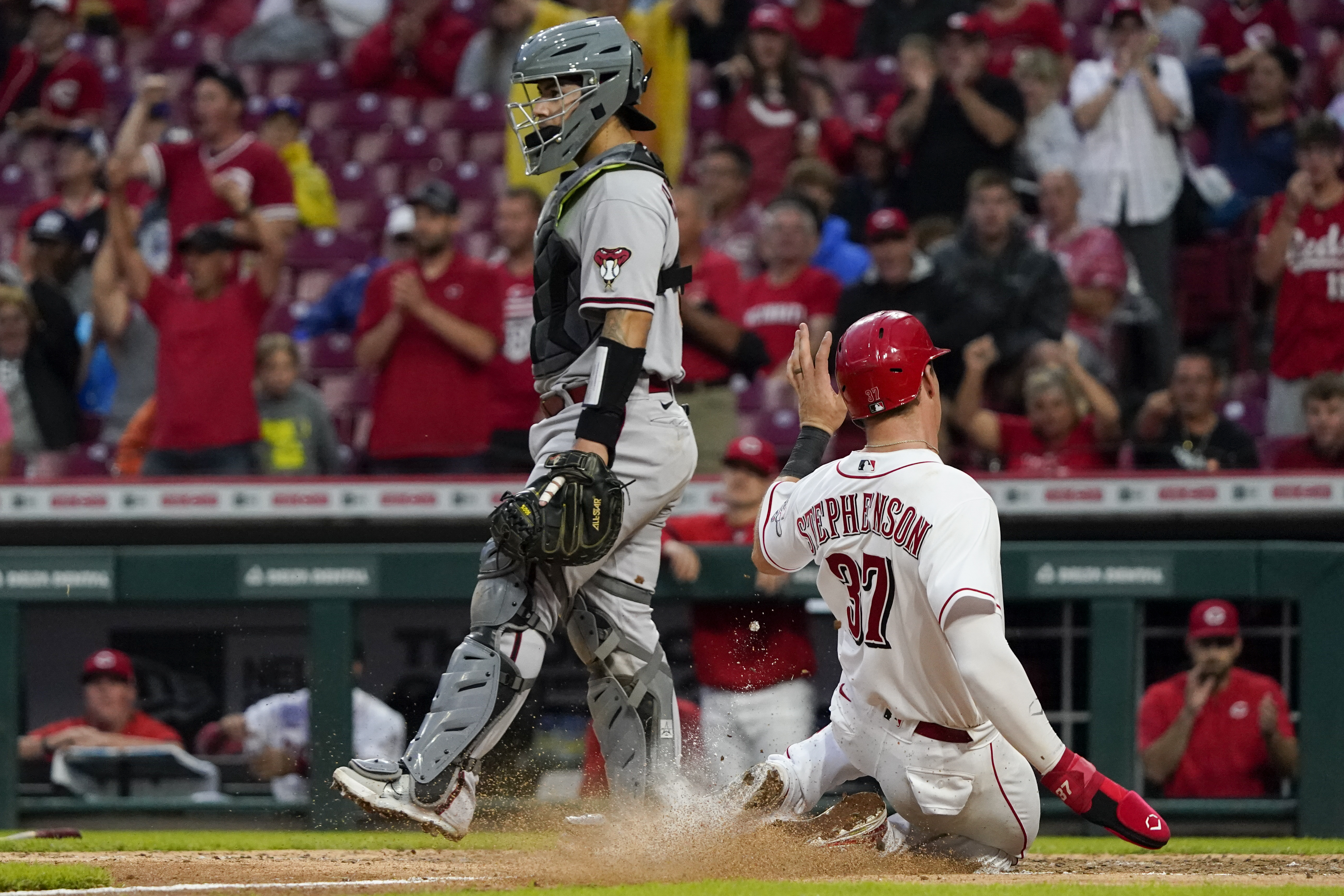 Greene retires 20 straight in rain-shortened win for Reds