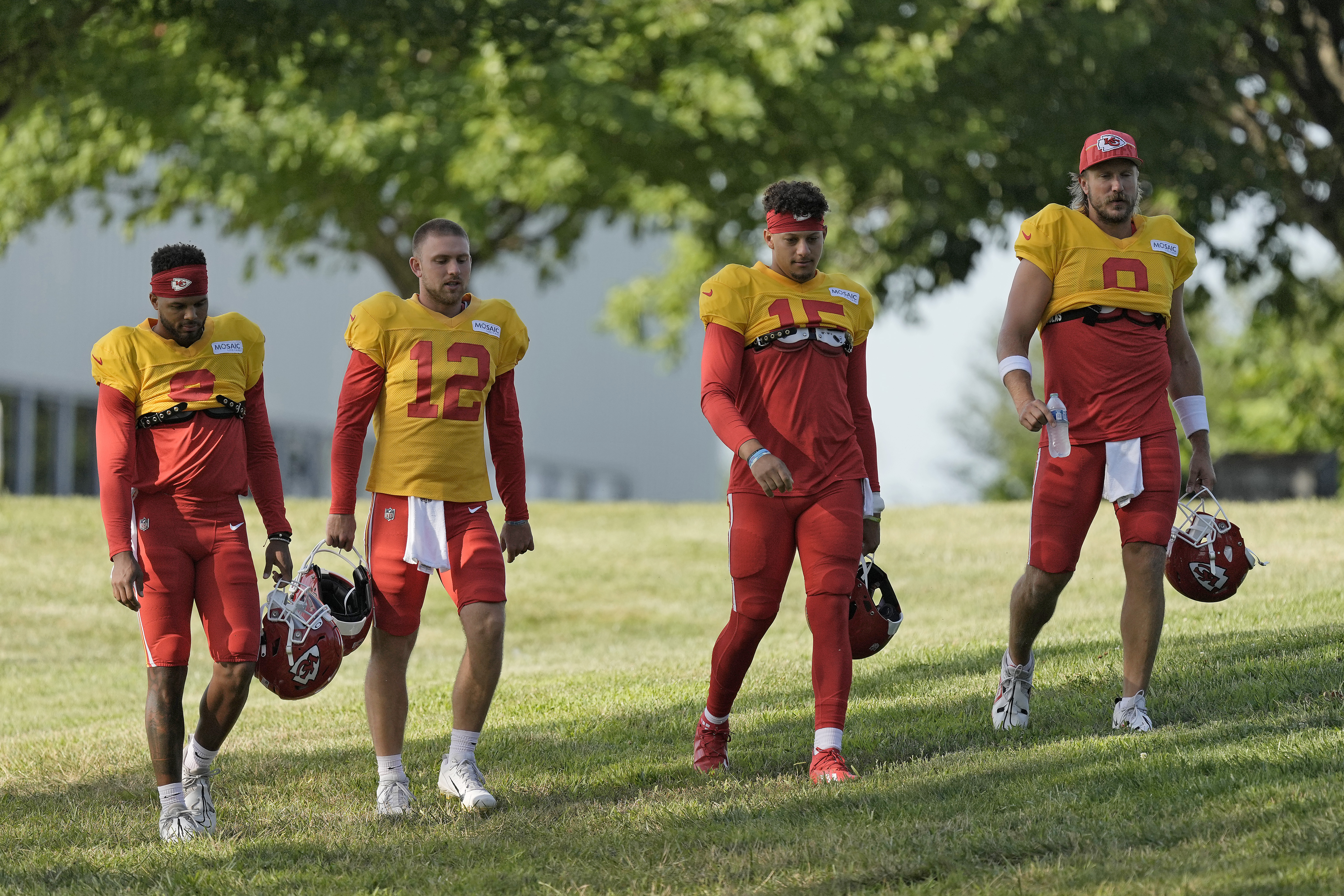 Super Bowl champion Chiefs hold hot, tough practice in 1st day of pads –  NewsNation