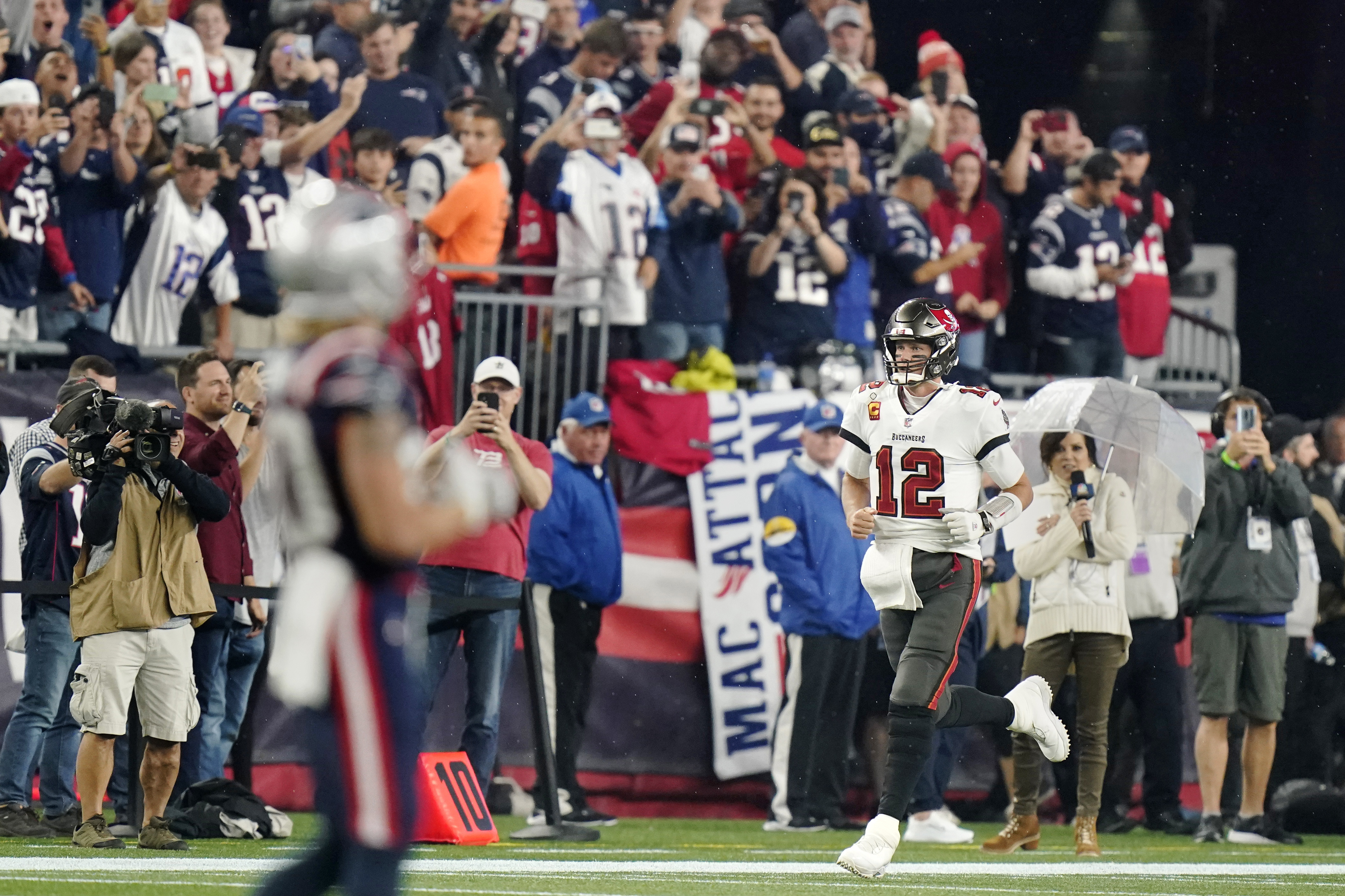 Tom Brady hypes Buccaneers-Patriots game with 'homecoming' video