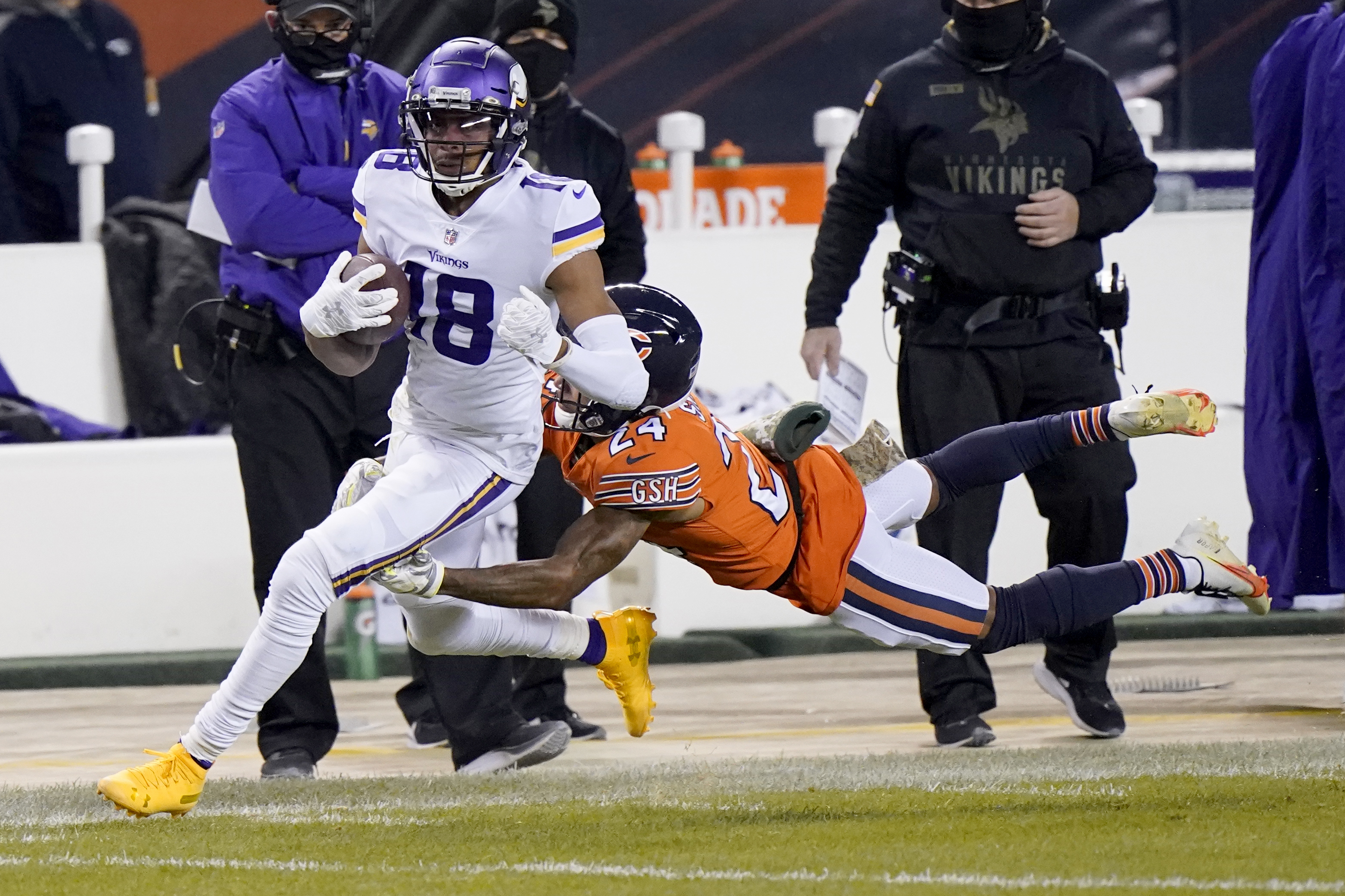 Cousins, Vikings overcome Patterson return, beat Bears 19-13