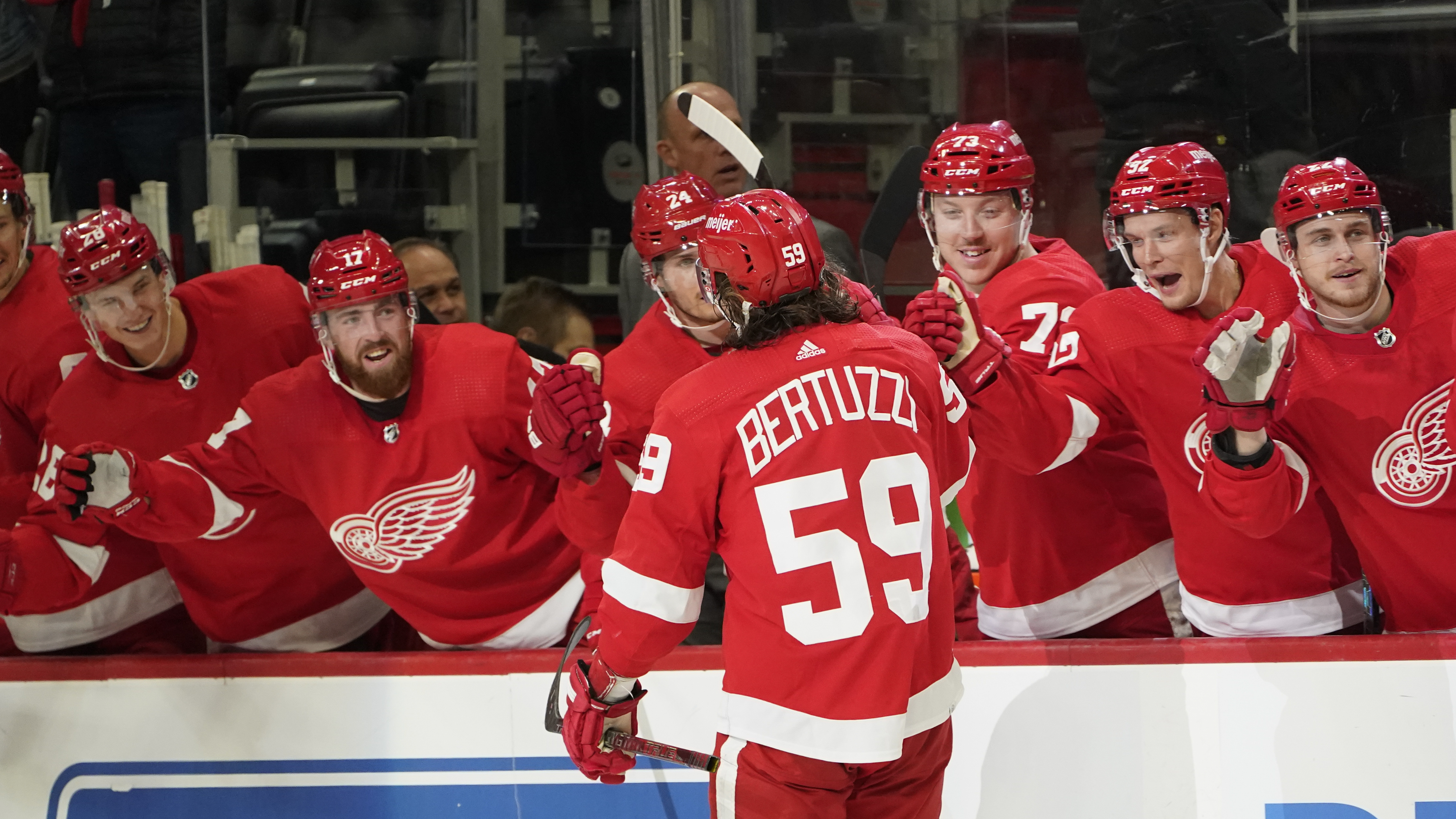 Nicklas Lidstrom's first career hat trick lifts Red Wings past