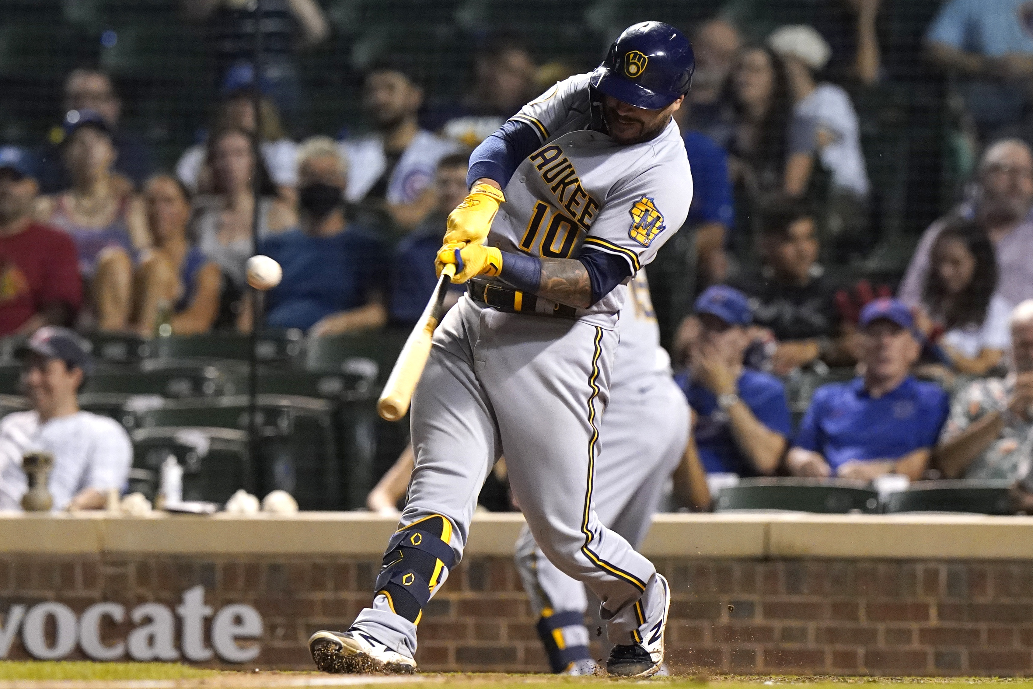 Burnes fans 10 straight to tie record, Brewers rip Cubs 10-0