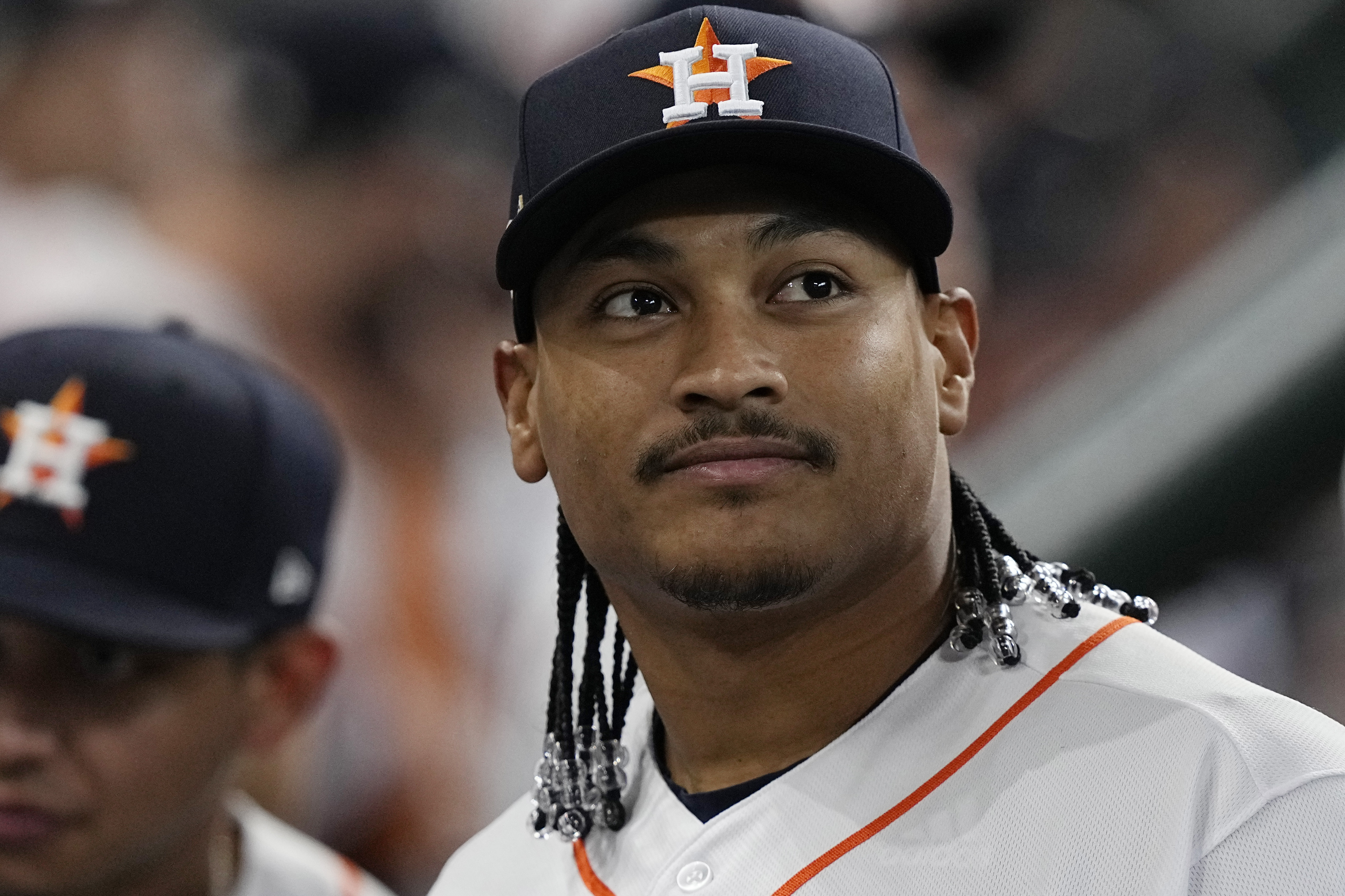 Local stylist critiques Astros' hairstyles