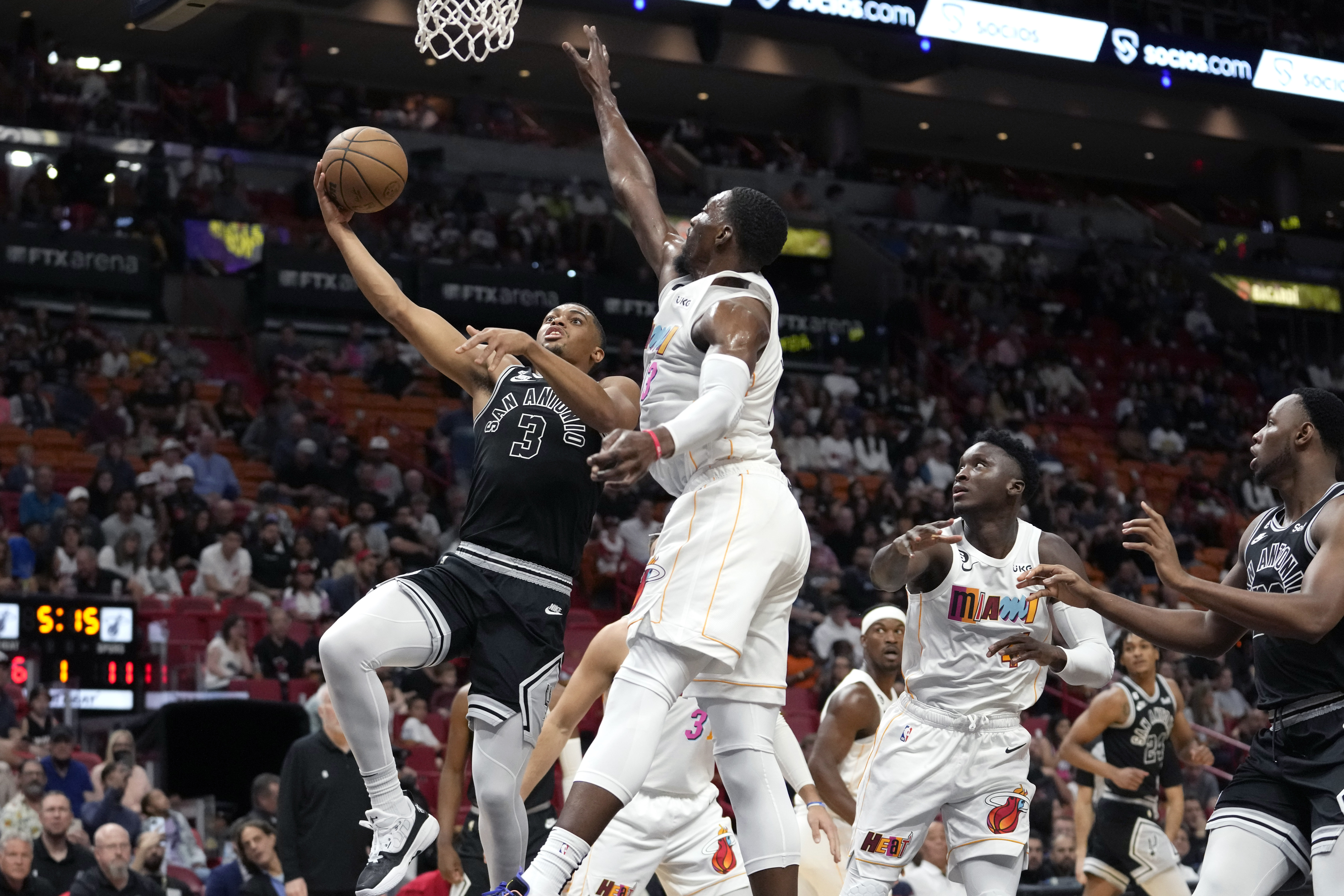 April 3, 2022: Spurs forward KELDON JOHNSON (3) brings in a