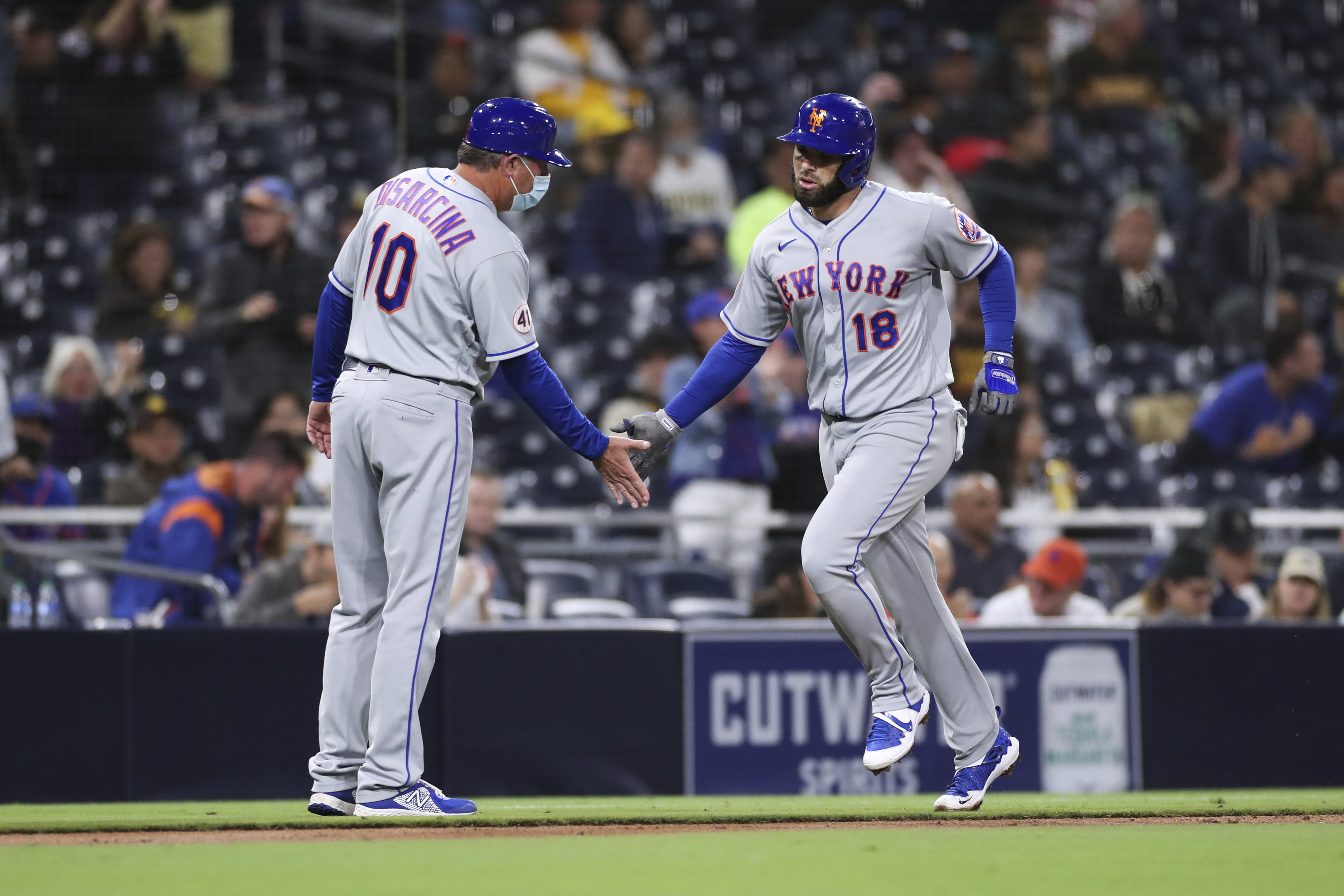 DeGrom fans 11 in 7 dominant innings, Mets blank Padres 4-0