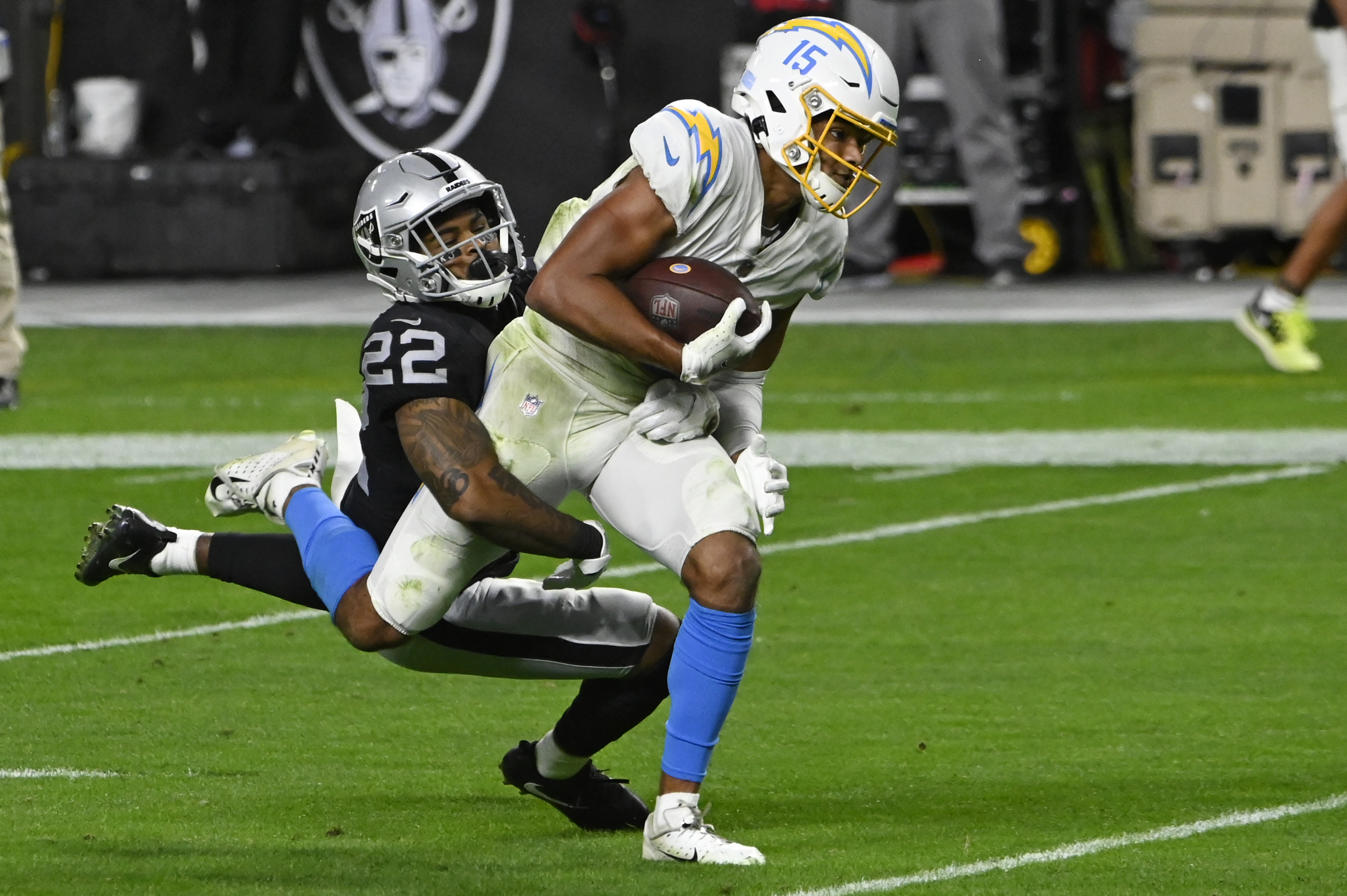 Raiders lose QB Carr, fall in overtime to Chargers, Herbert