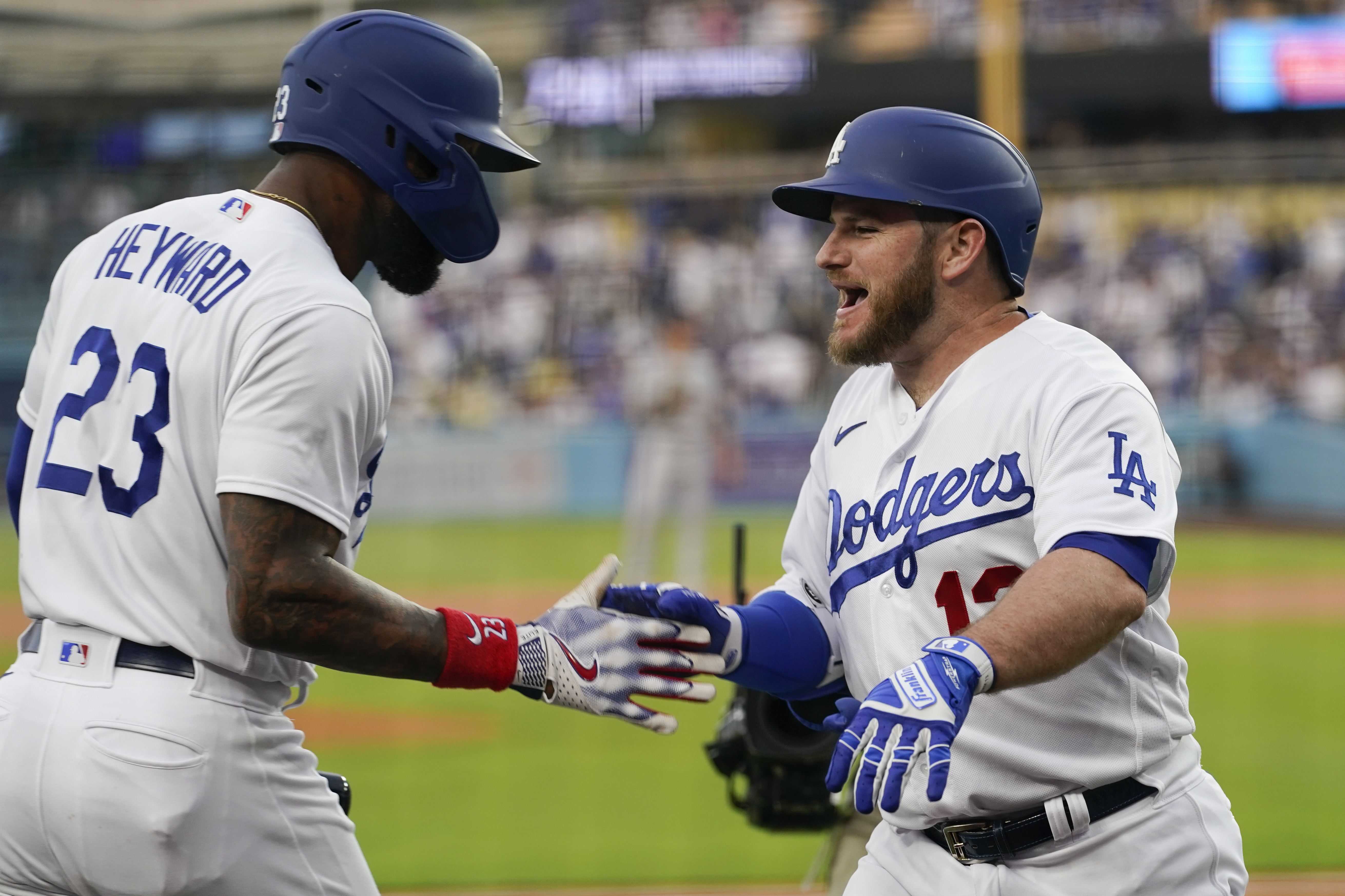 Dodgers lose in 11 innings as Blue Jays get to Phil Bickford