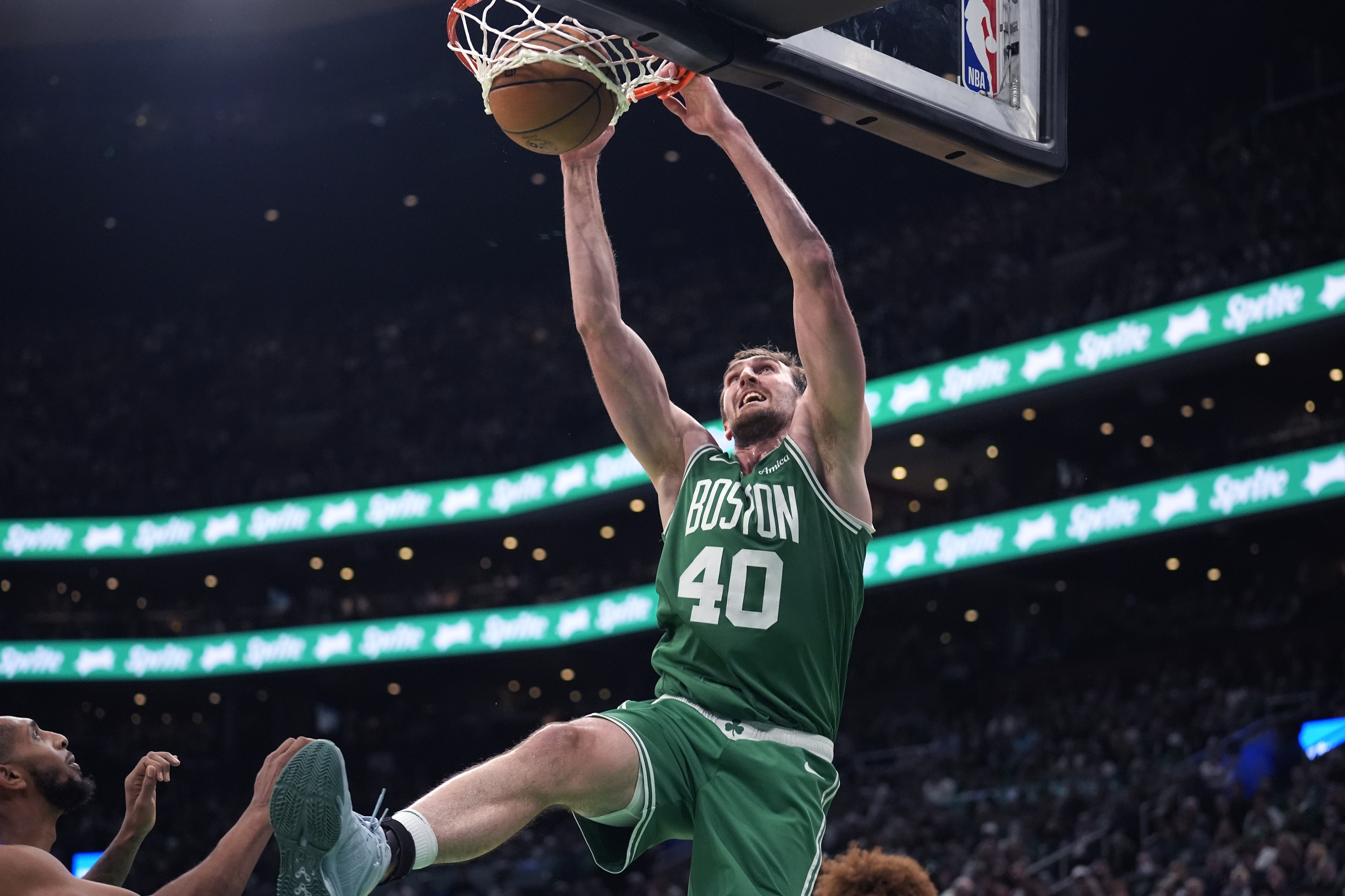 Celtics celebrate 18th NBA title with banner, rings and call from