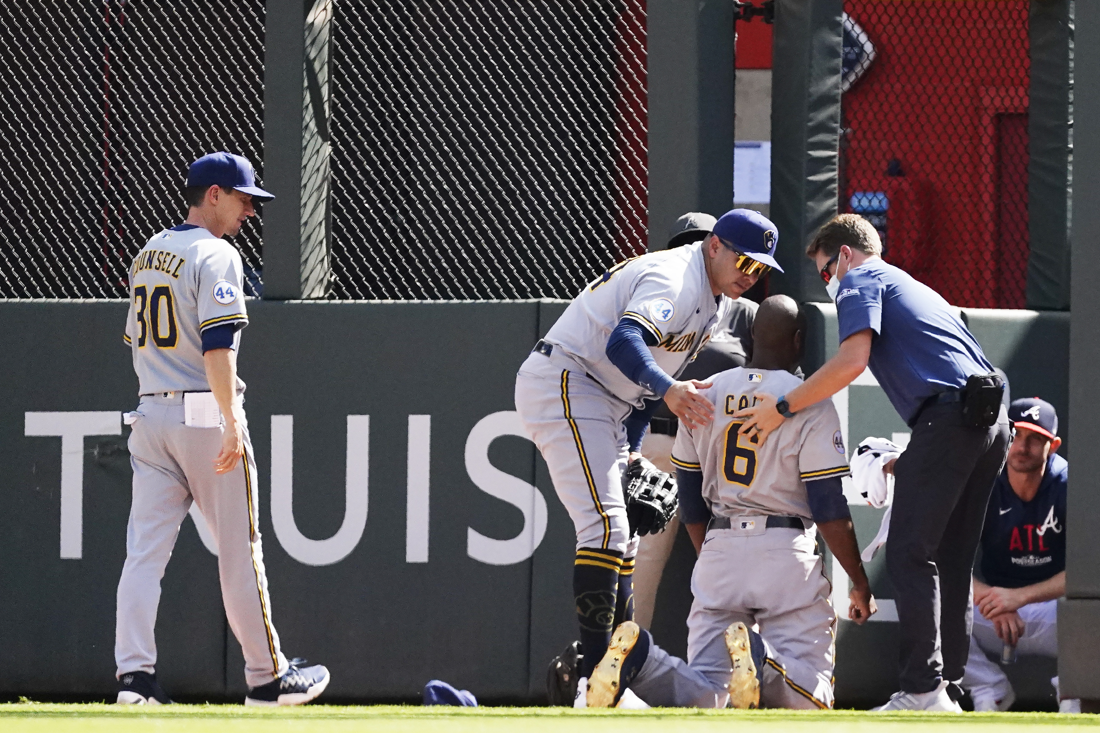 Punchless Crew: Brewers slumping at worst possible time