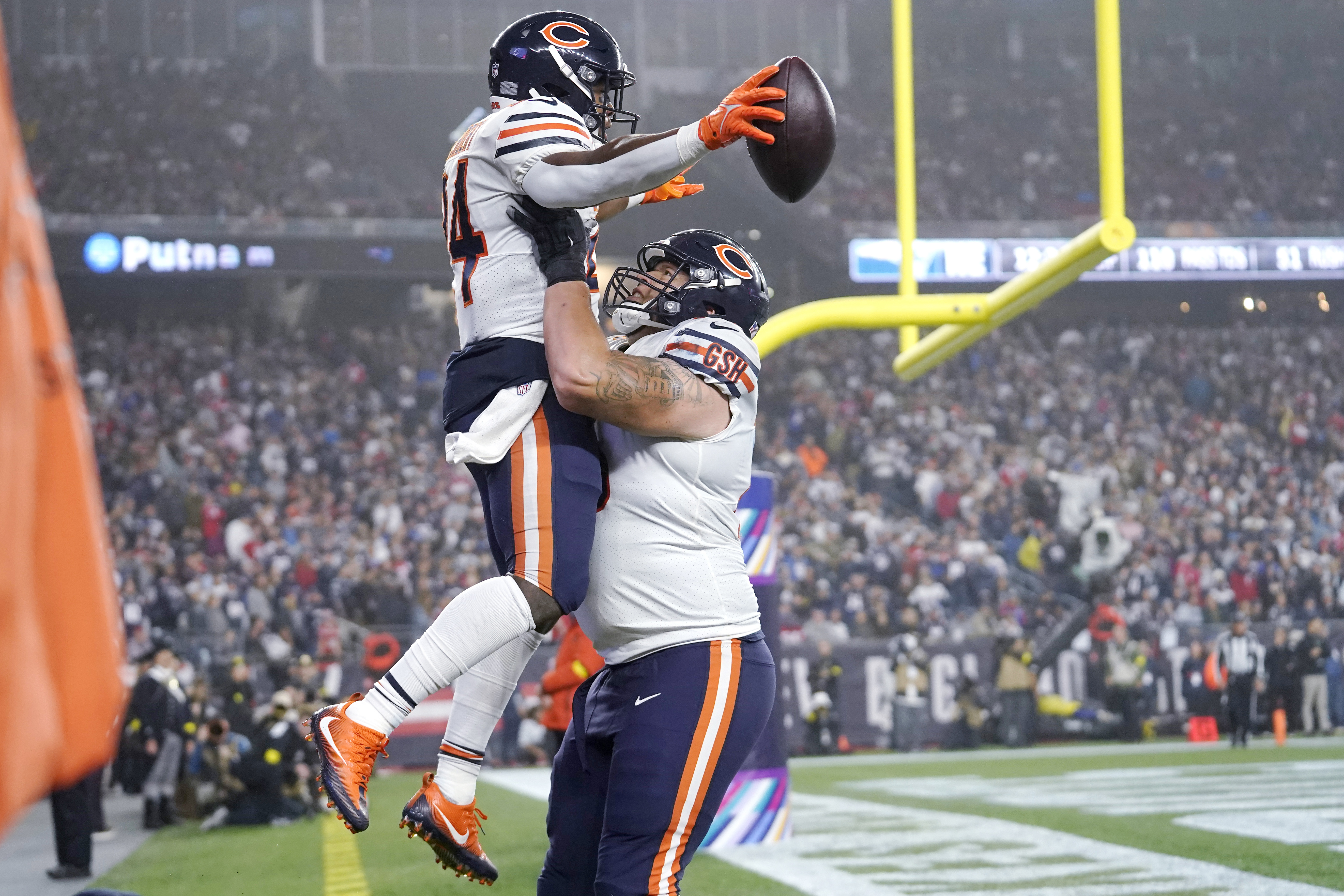 Fields, Bears score 23 straight points, beat Pats 33-14