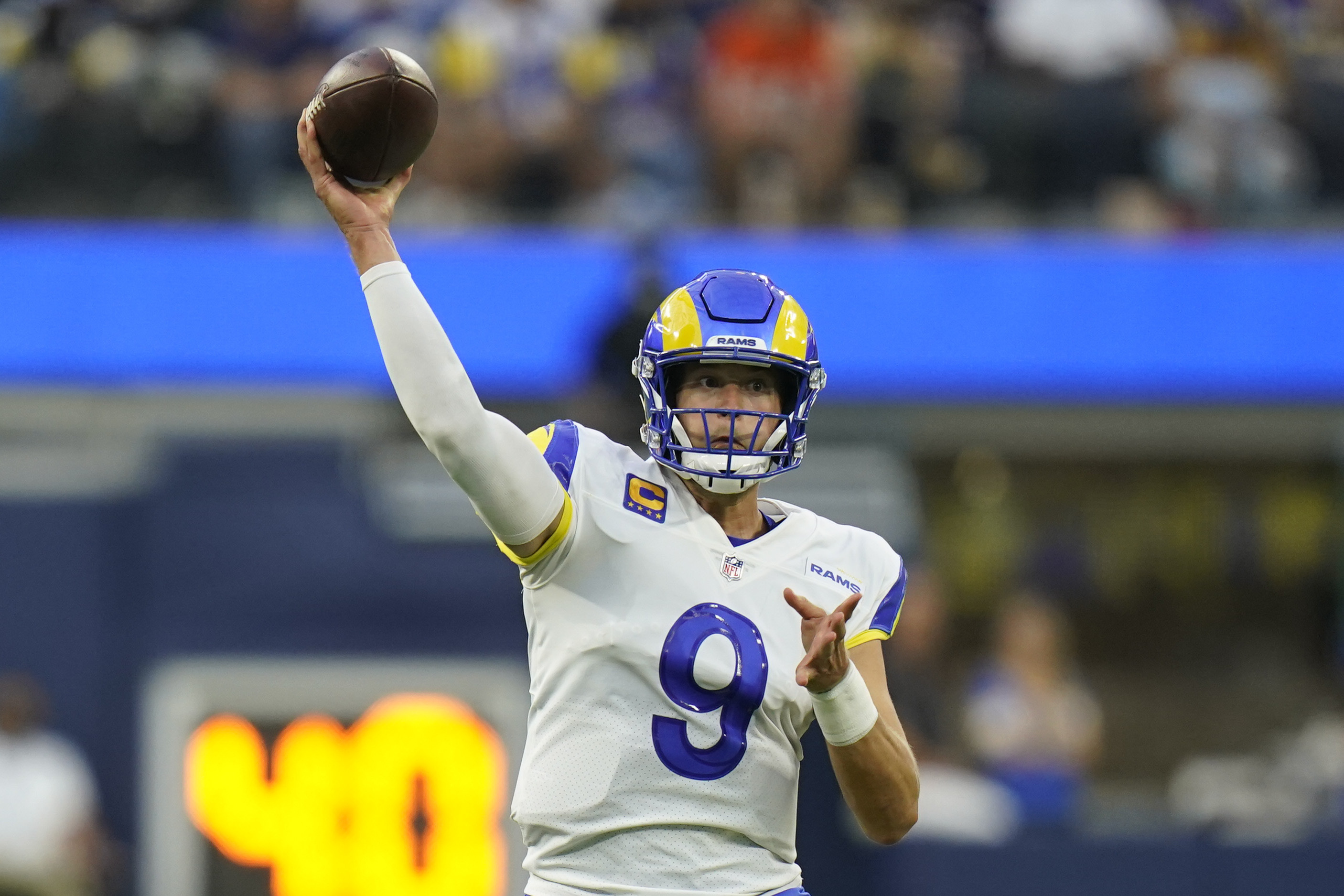 Stafford throws 3 TD passes, Rams edge Goff's Lions