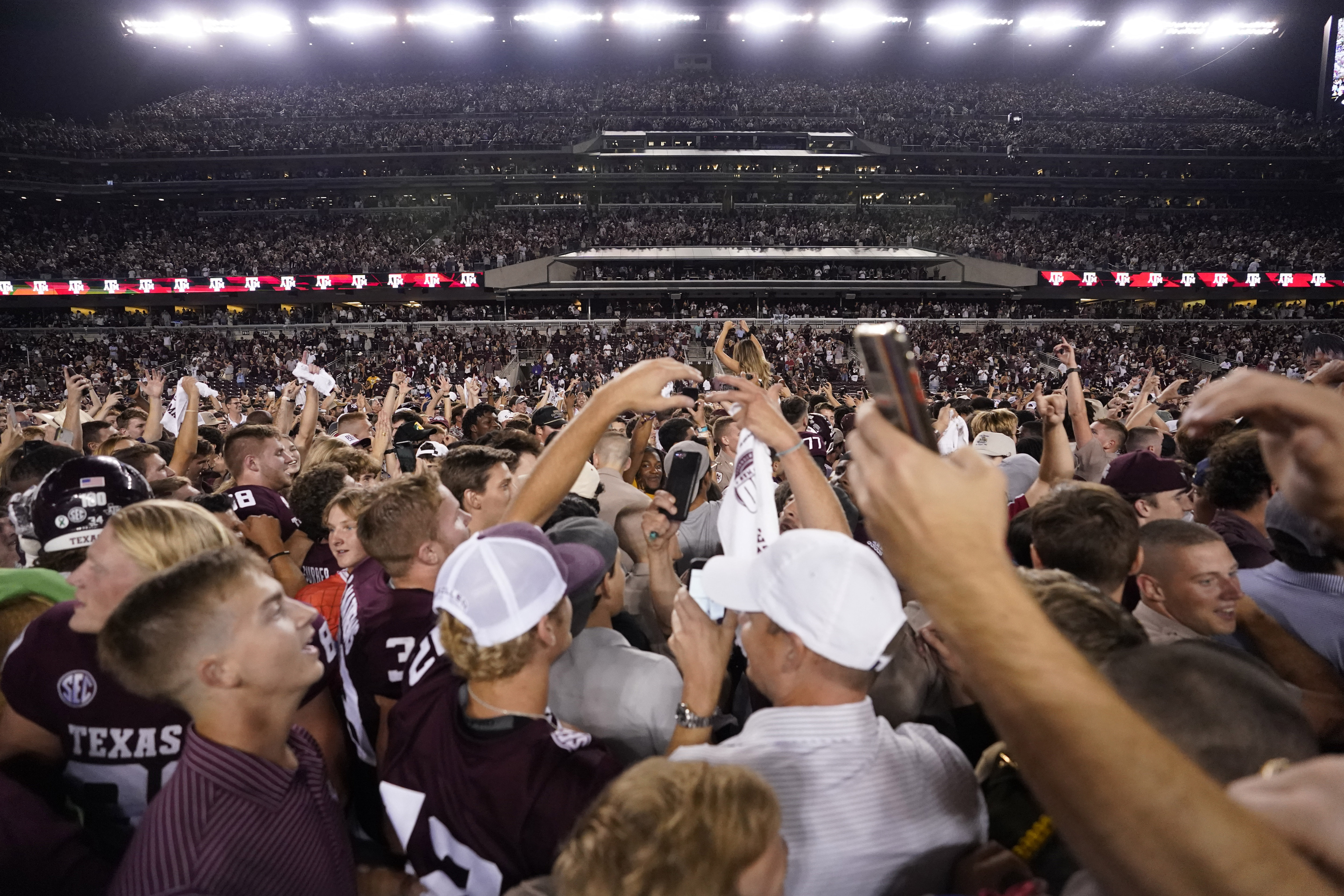 Texas A&M beats No. 1 Alabama 41-38 on last-play field goal