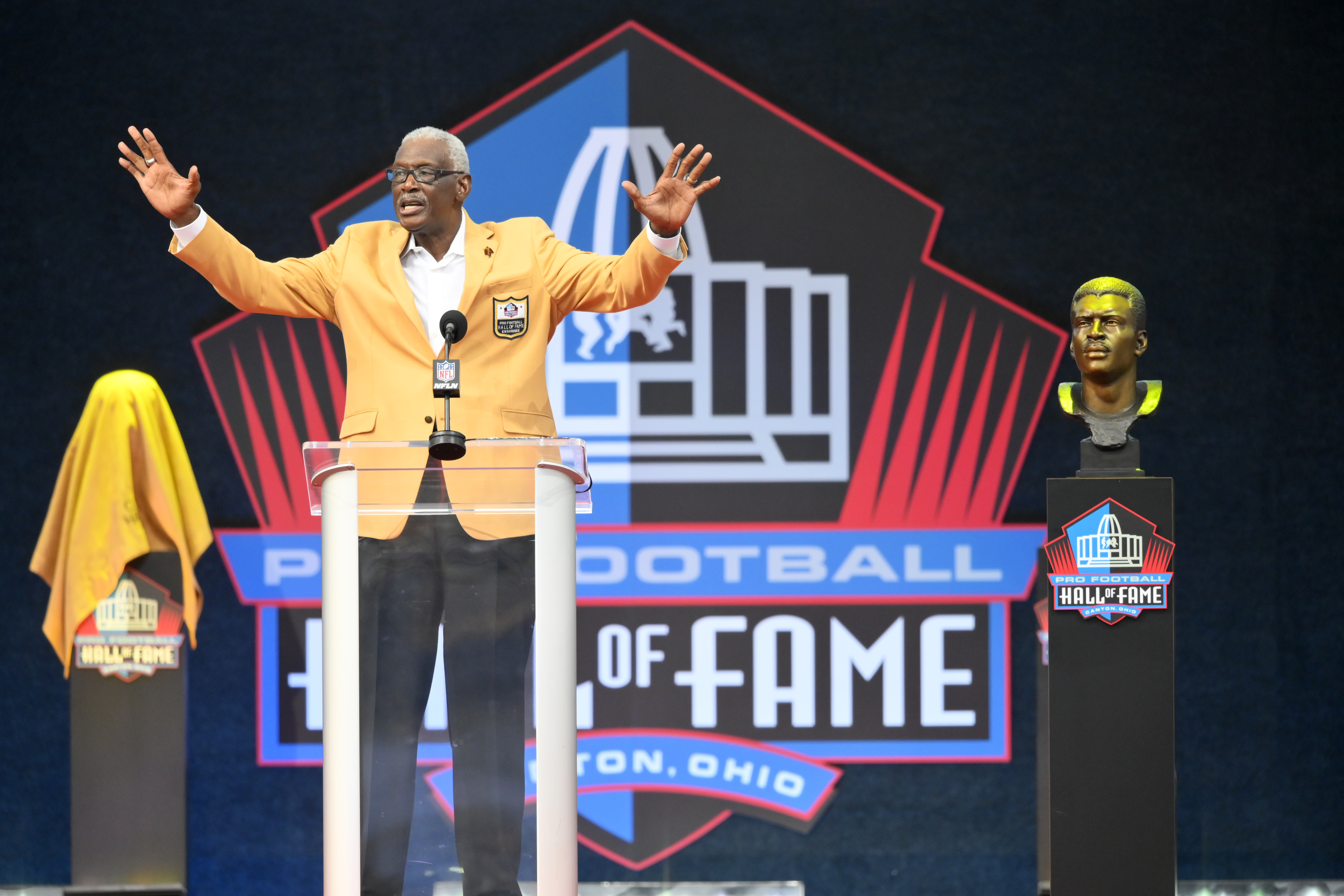 Jimbo Covert speaks from heart at Pro Football Hall of Fame