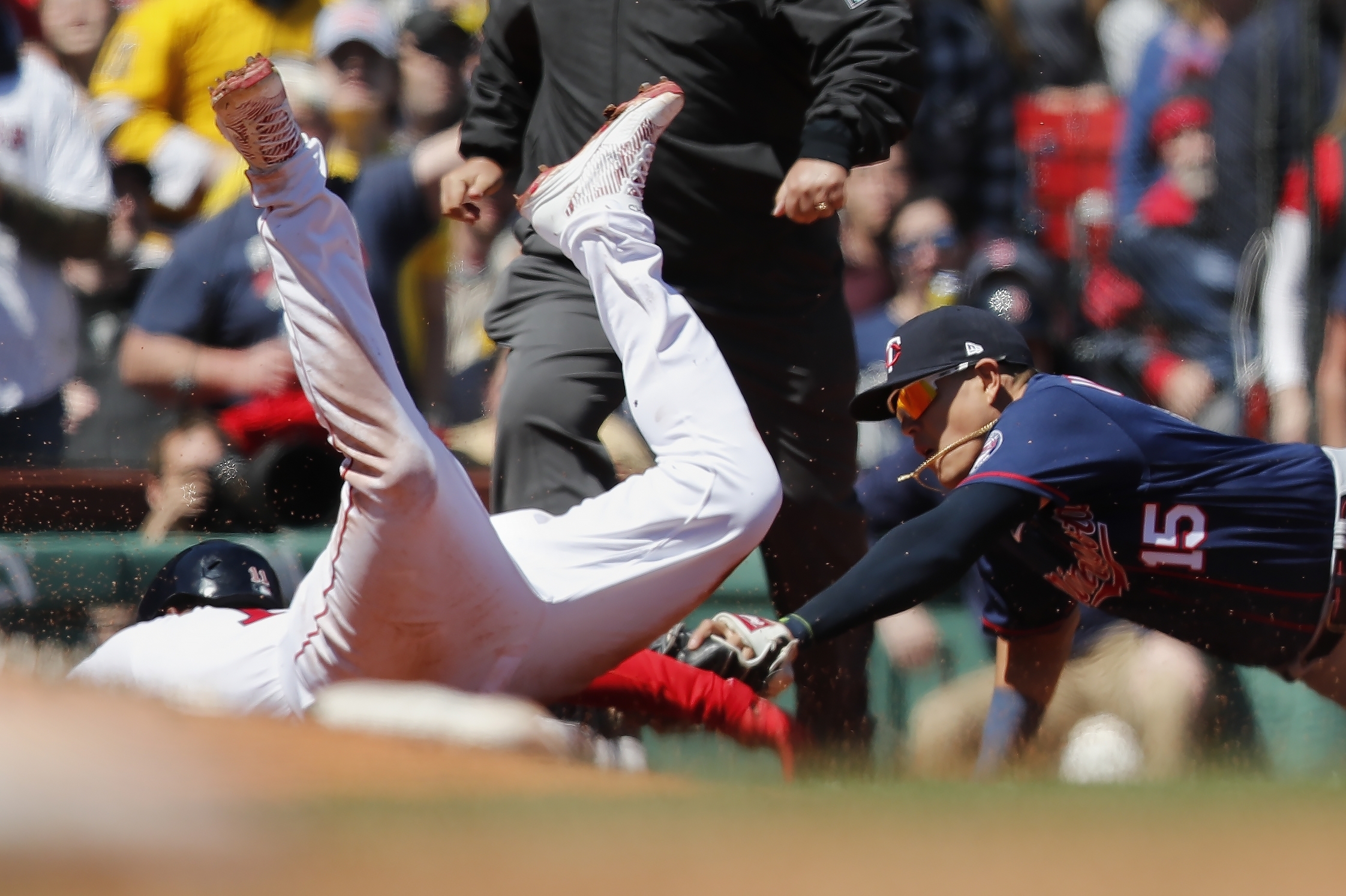 Christian Vazquez, Twins reach three-year deal for former Red Sox