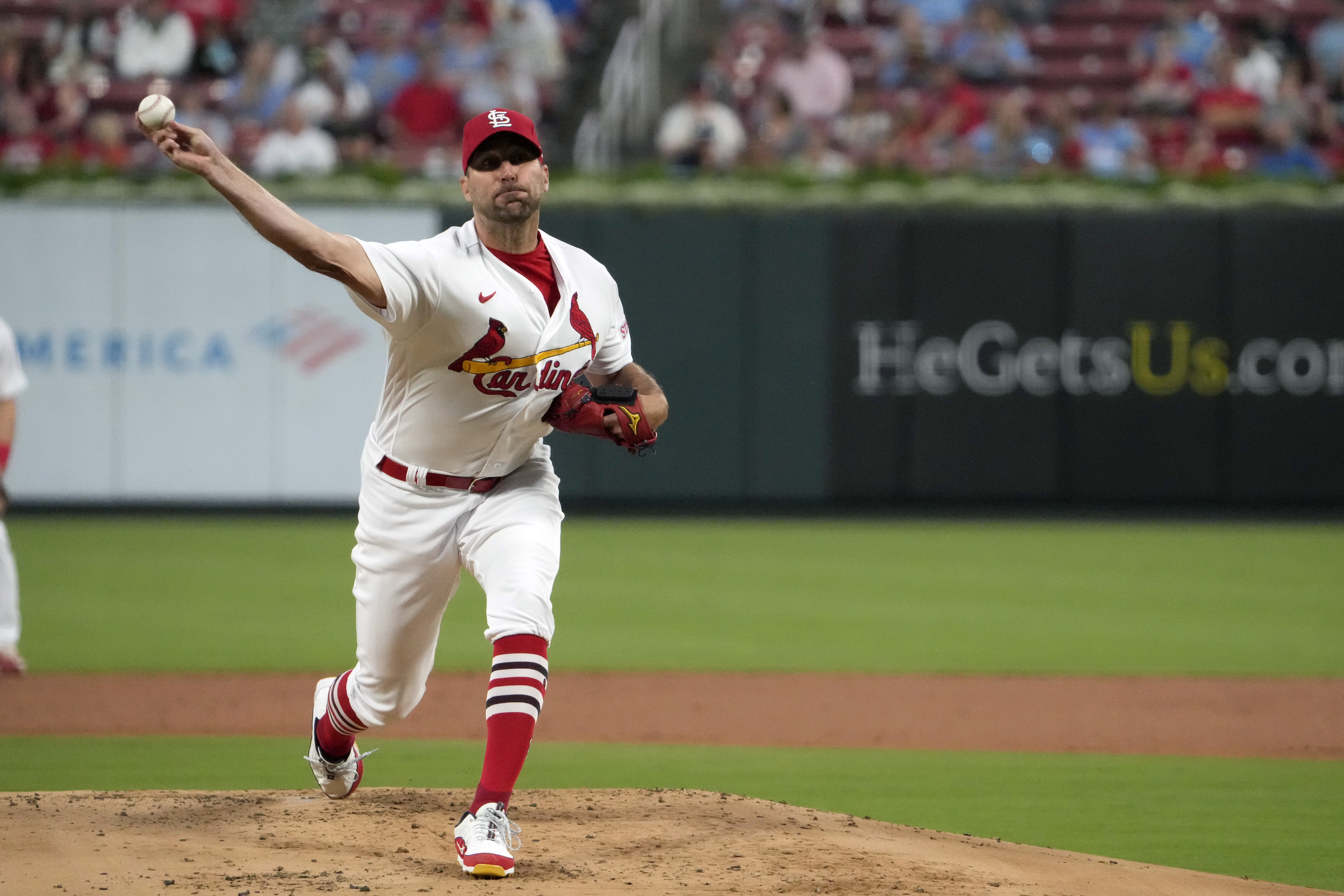 St. Louis Cardinals pitcher Adam Wainwright injures elbow, could