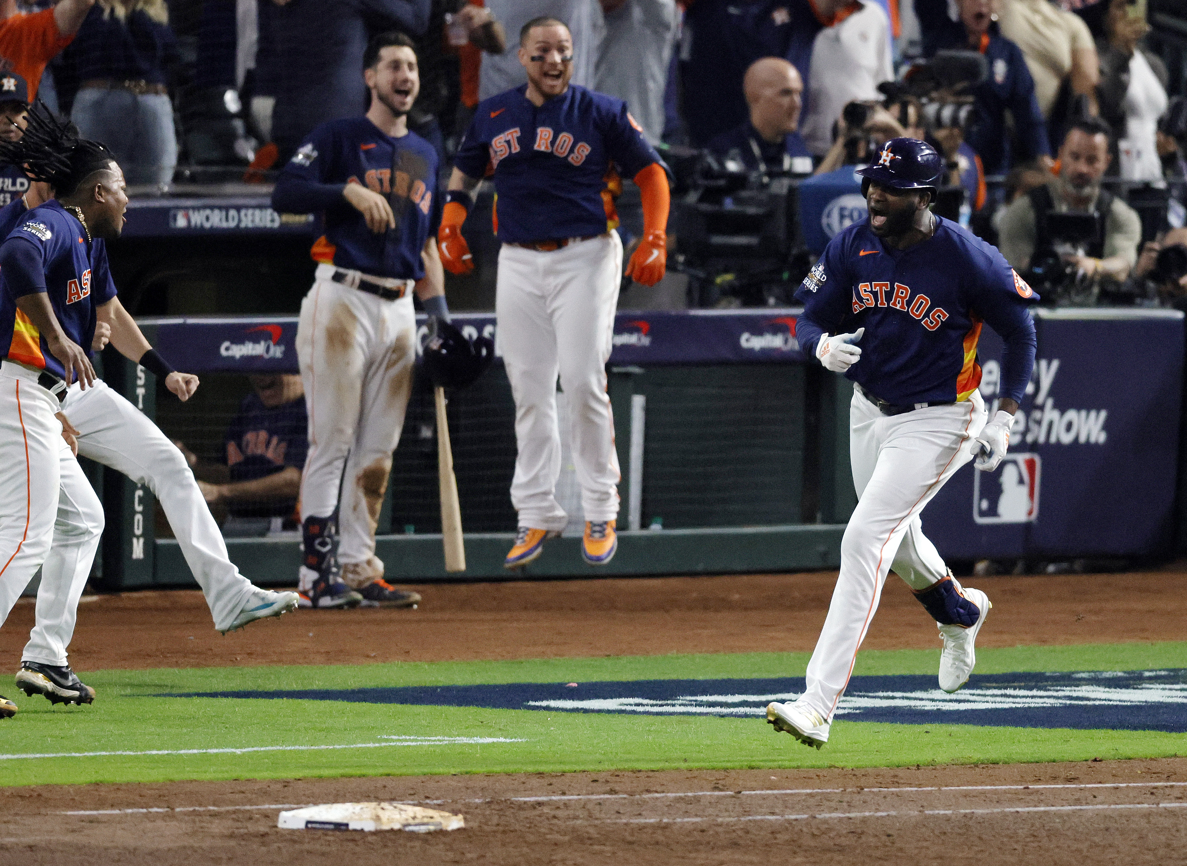 WORLD SERIES CHAMPS: Astros are World Champions after defeating the  Phillies in Game 6 at Minute Maid Park