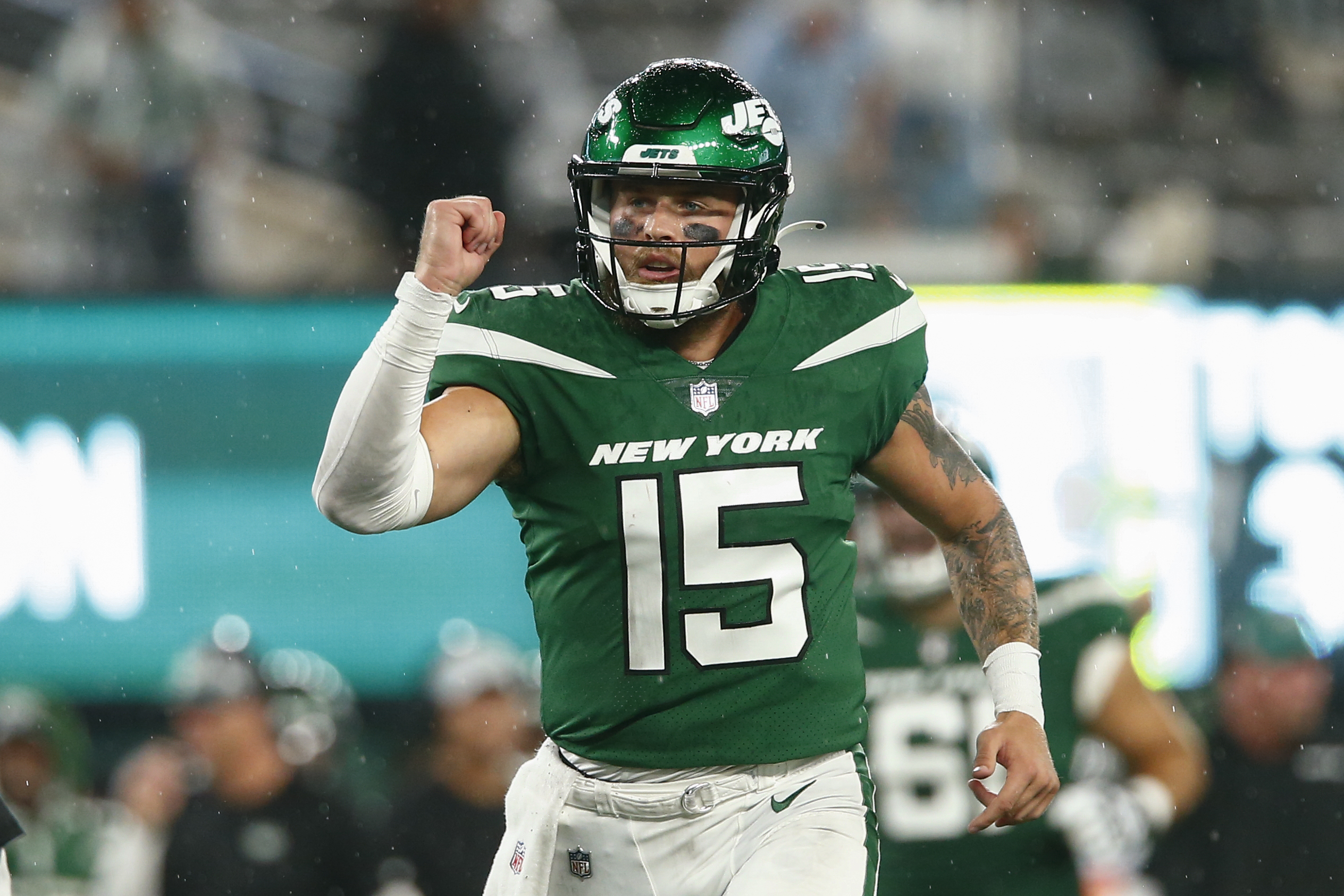 EAST RUTHERFORD, NJ - AUGUST 22: Atlanta Falcons quarterback Desmond Ridder  (4) throws during the National Football League game between the New York  Jets and the Atlanta Falcons on August 22, 2022