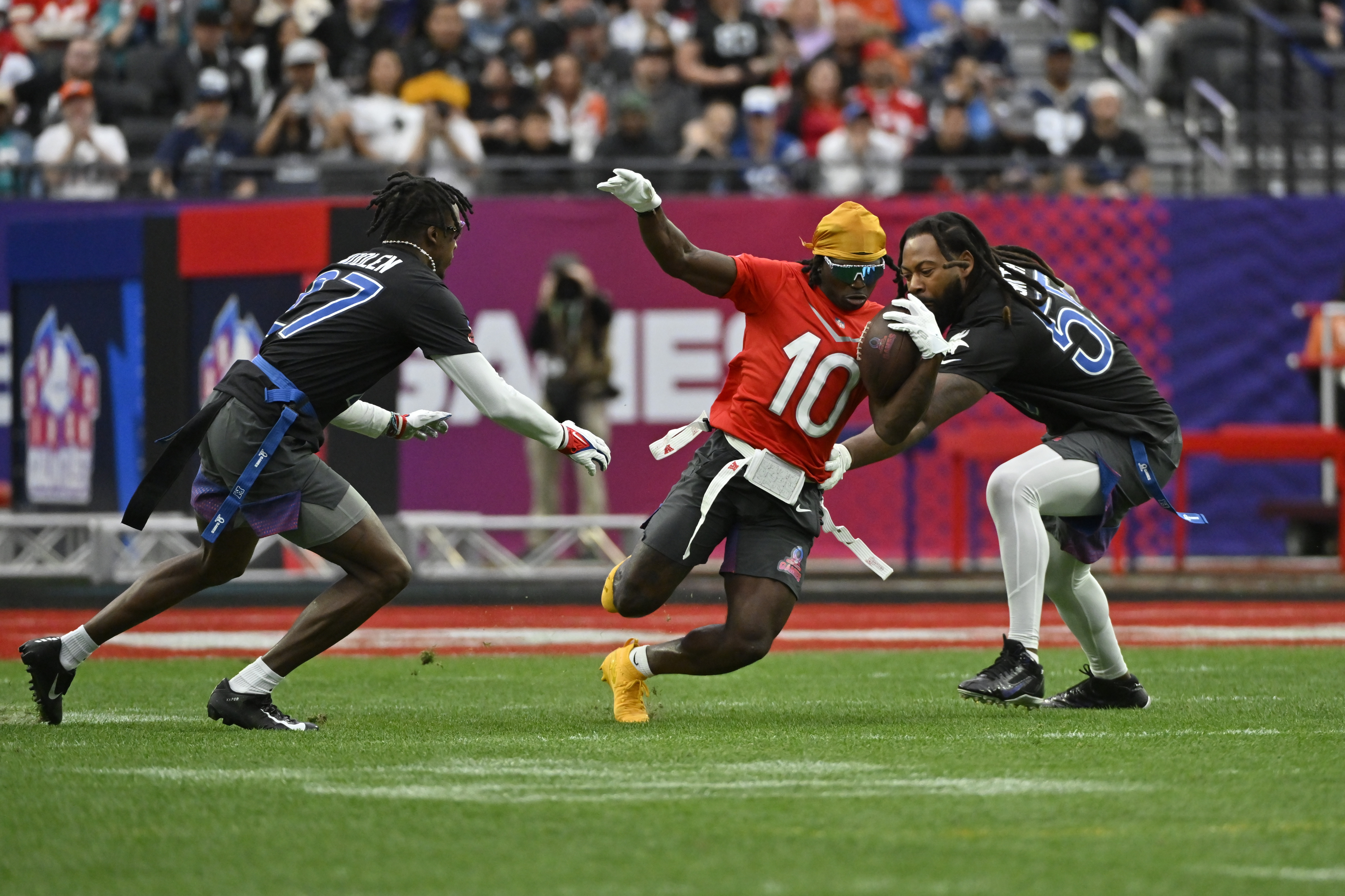 Tackle Football Replaced By Flag Football in Pro Bowl Starting