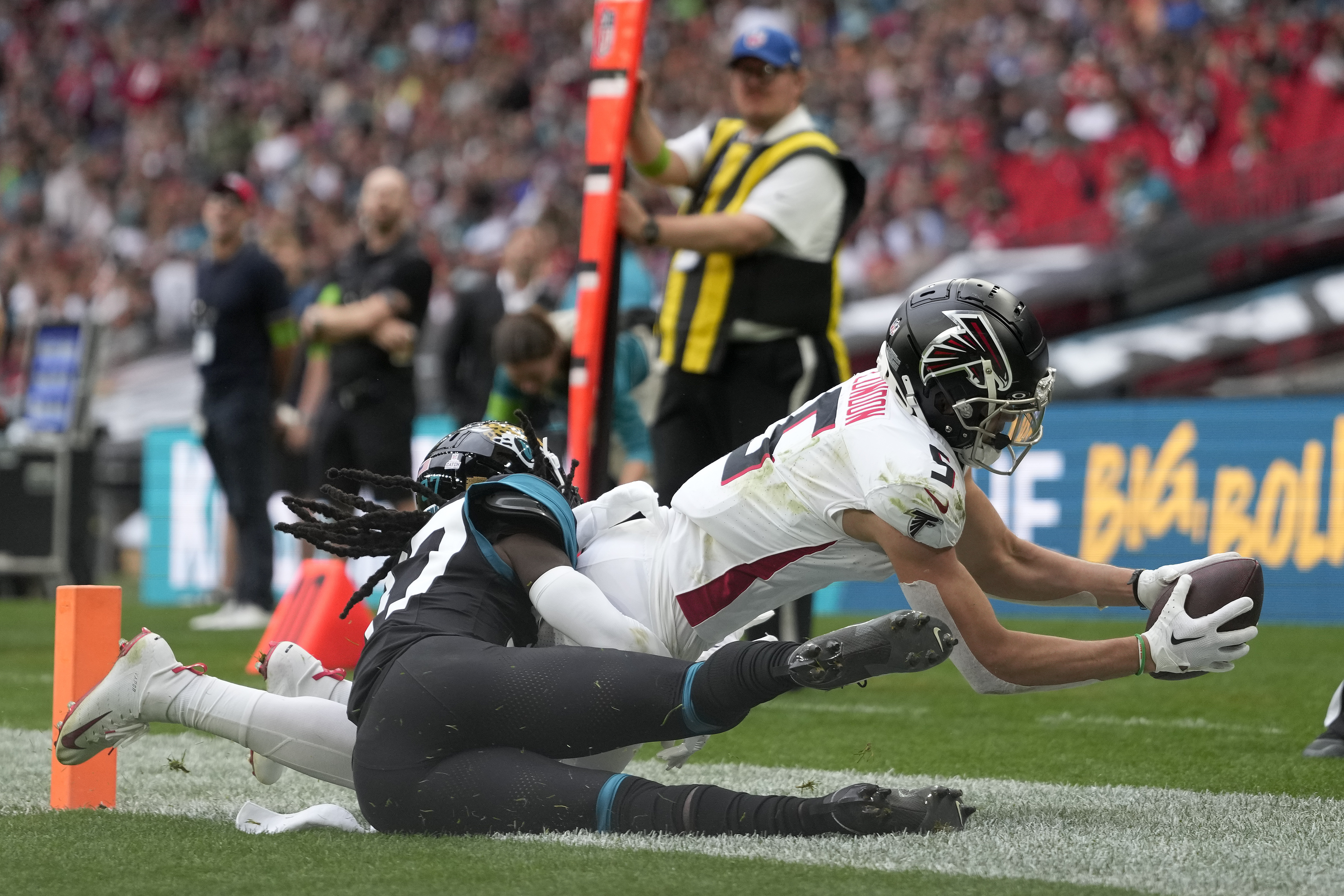 Lawrence, Ridley and defense help Jaguars beat Falcons 23-7 in London, Pro  National Sports