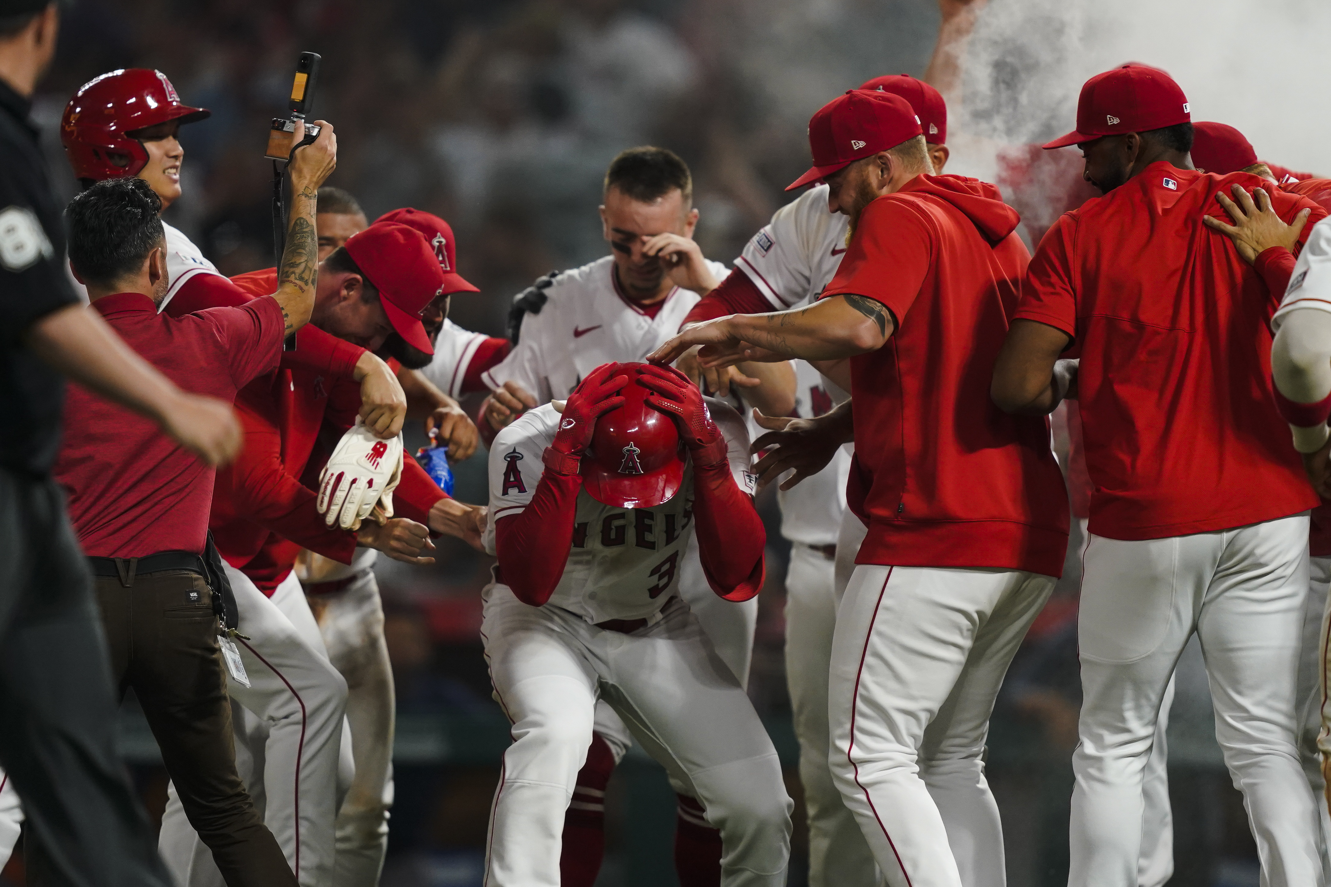 Shohei Ohtani connects on 33rd home run during Angels' loss