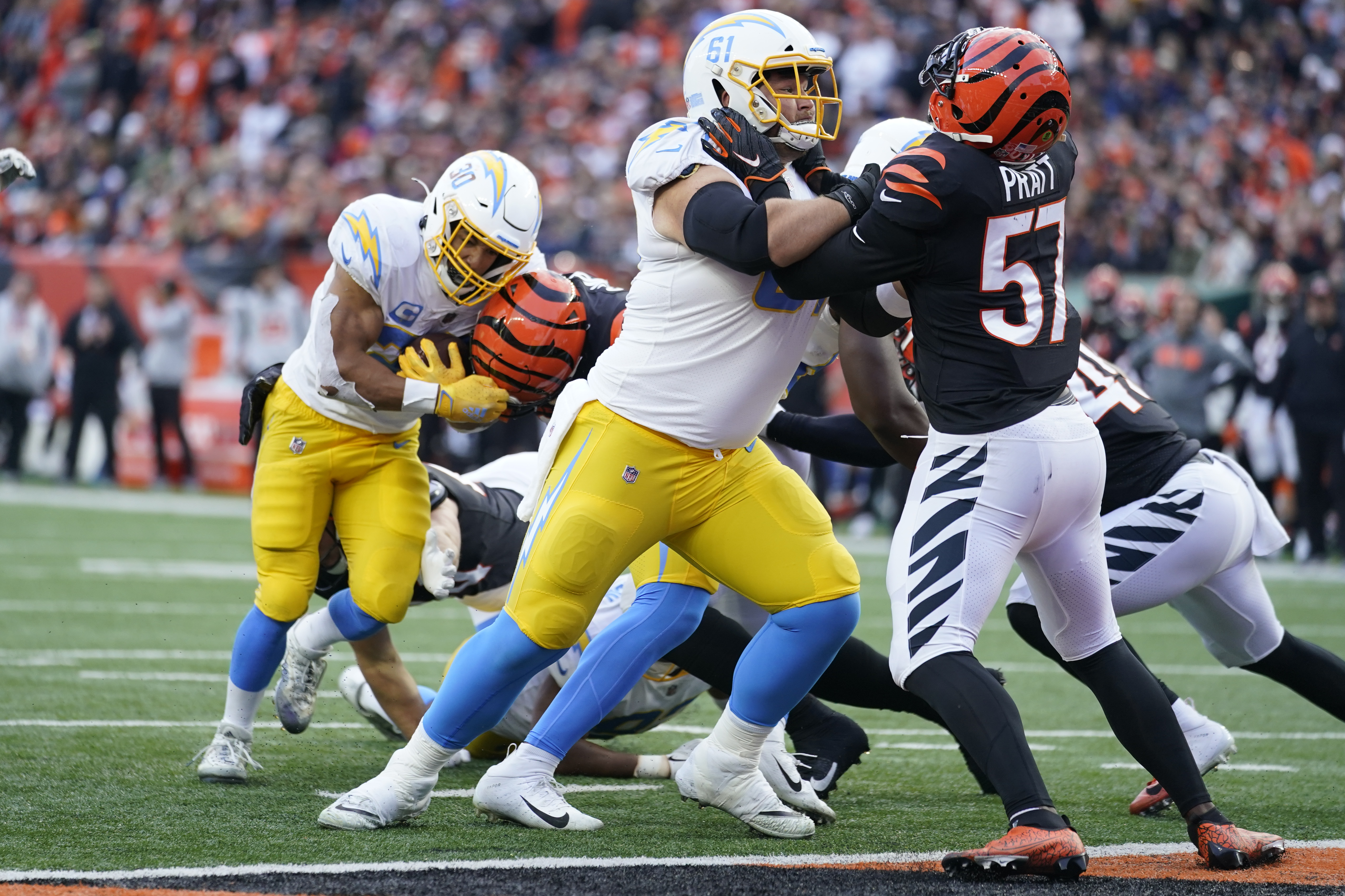 Up-and-down Chargers hold off Bengals for 41-22 victory