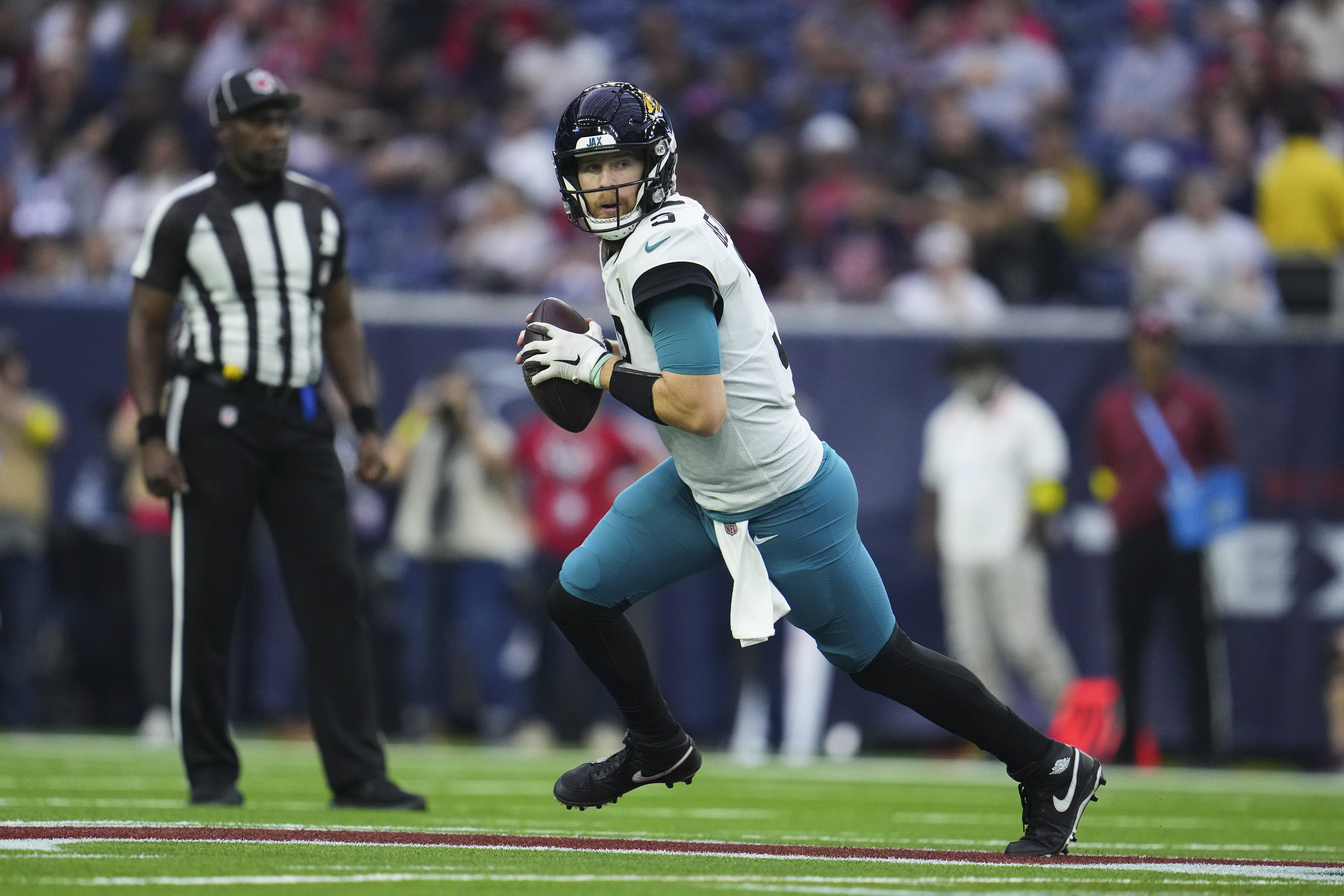 CJ Beathard staying with Jaguars, will continue backing up Trevor