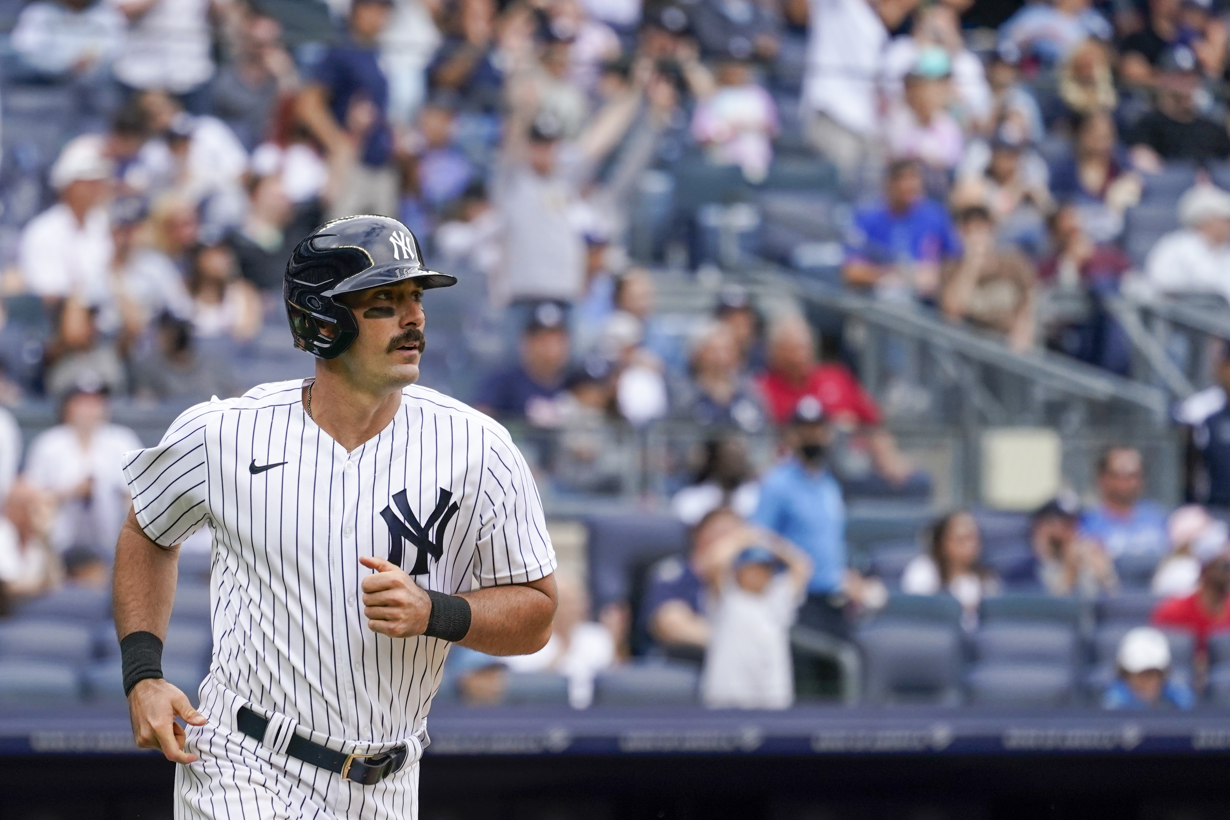 Carpenter hammers Cubs; 2 HRs, 7 RBIs in Yanks' 18-4 rout